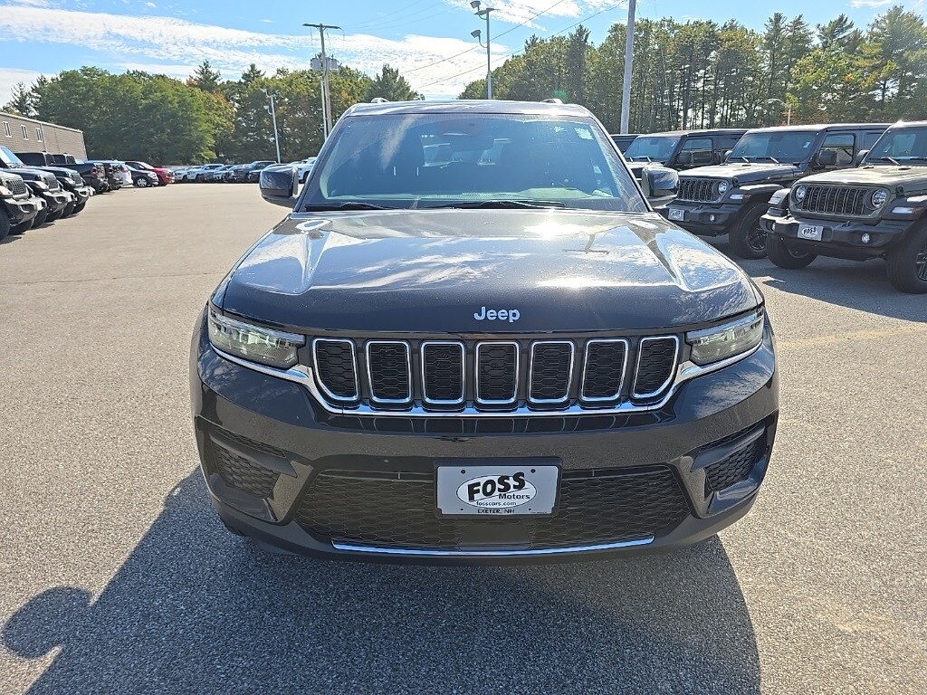 2025 Jeep Grand Cherokee Laredo Altitude photo 2