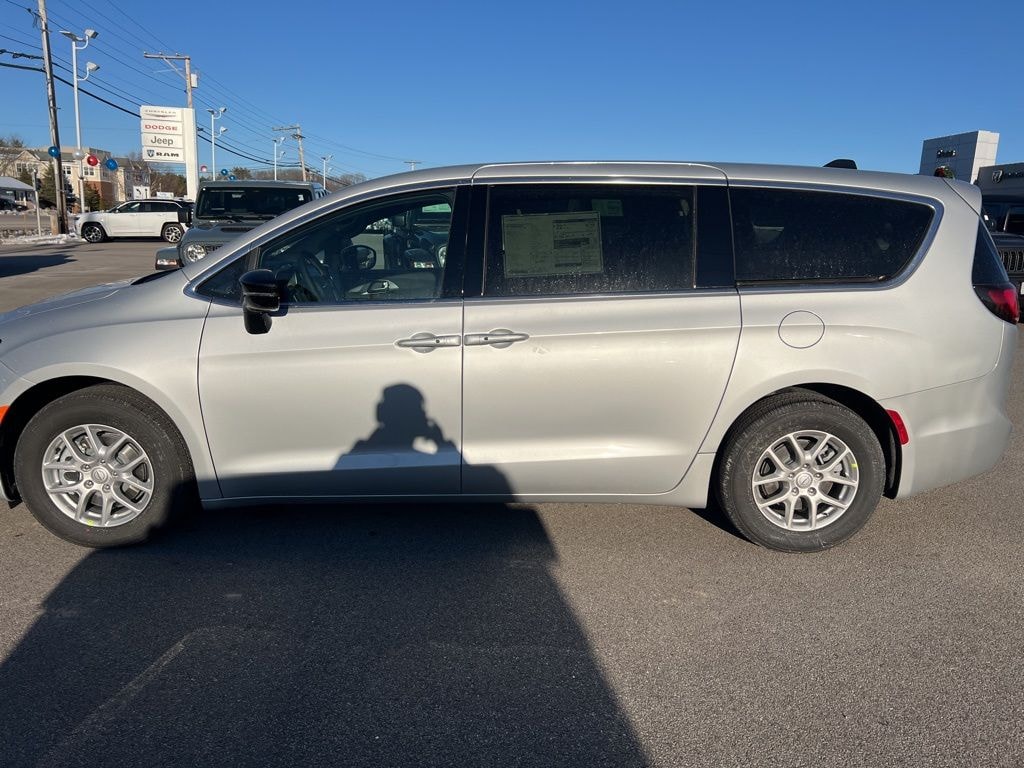 New 2026 Chrysler Pacifica SELECT Passenger Van