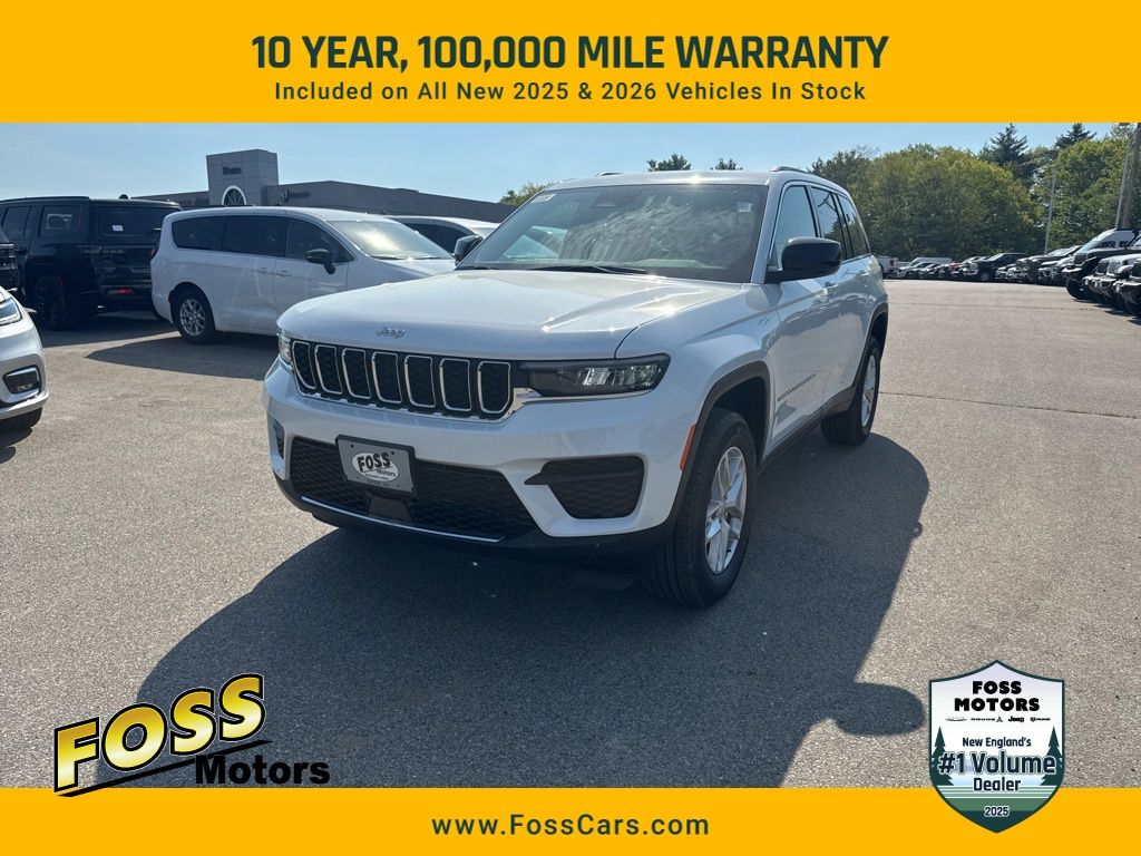 2026 Jeep Grand Cherokee Laredo 4x4's photo