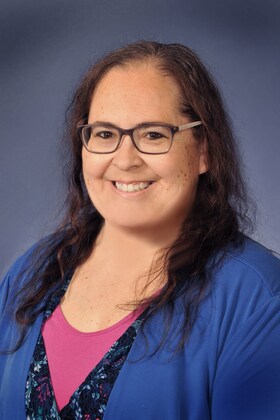 Staff member Amy Freethy from ID_5ca09b