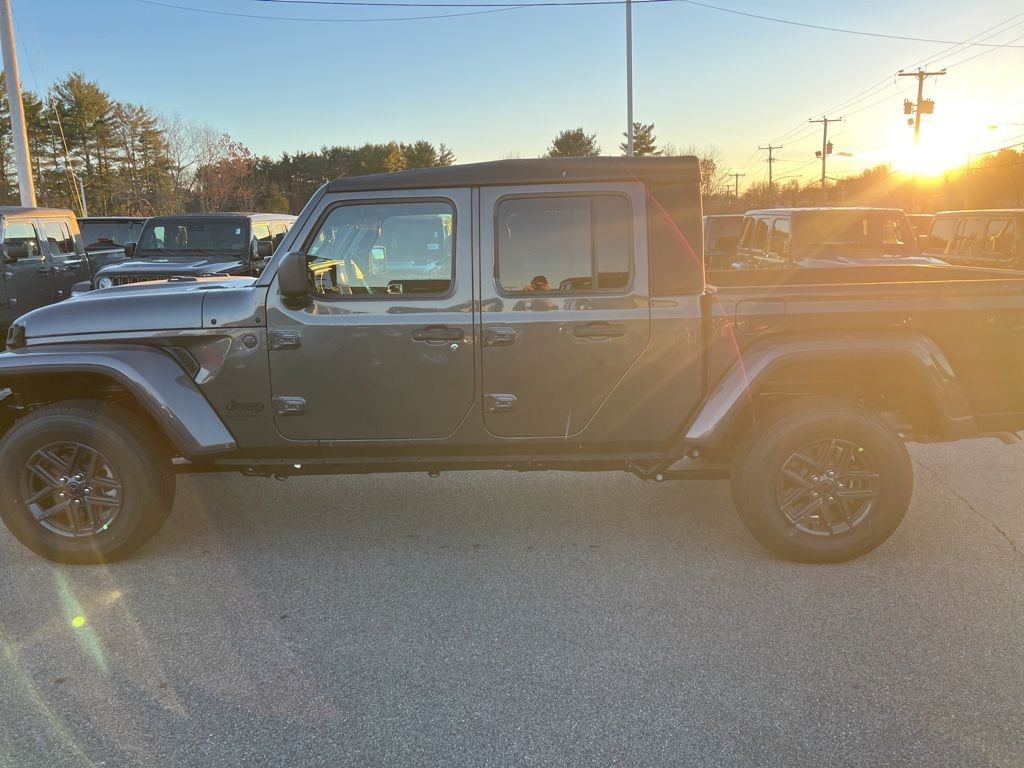 New 2026 Jeep Gladiator SPORT S 4X4 Pickup
