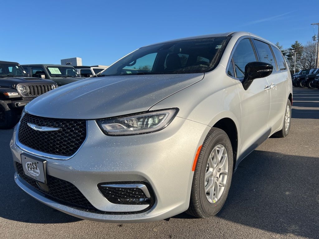 New 2026 Chrysler Pacifica SELECT Passenger Van