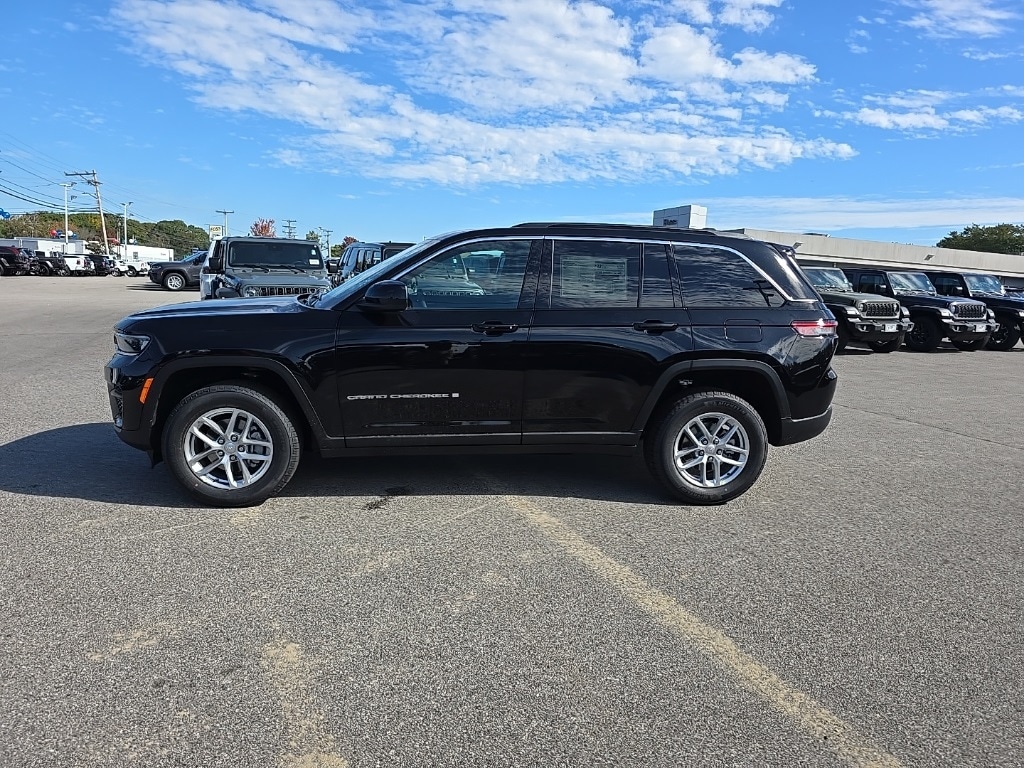 New 2025 Jeep Grand Cherokee LAREDO X 4X4 Sport Utility