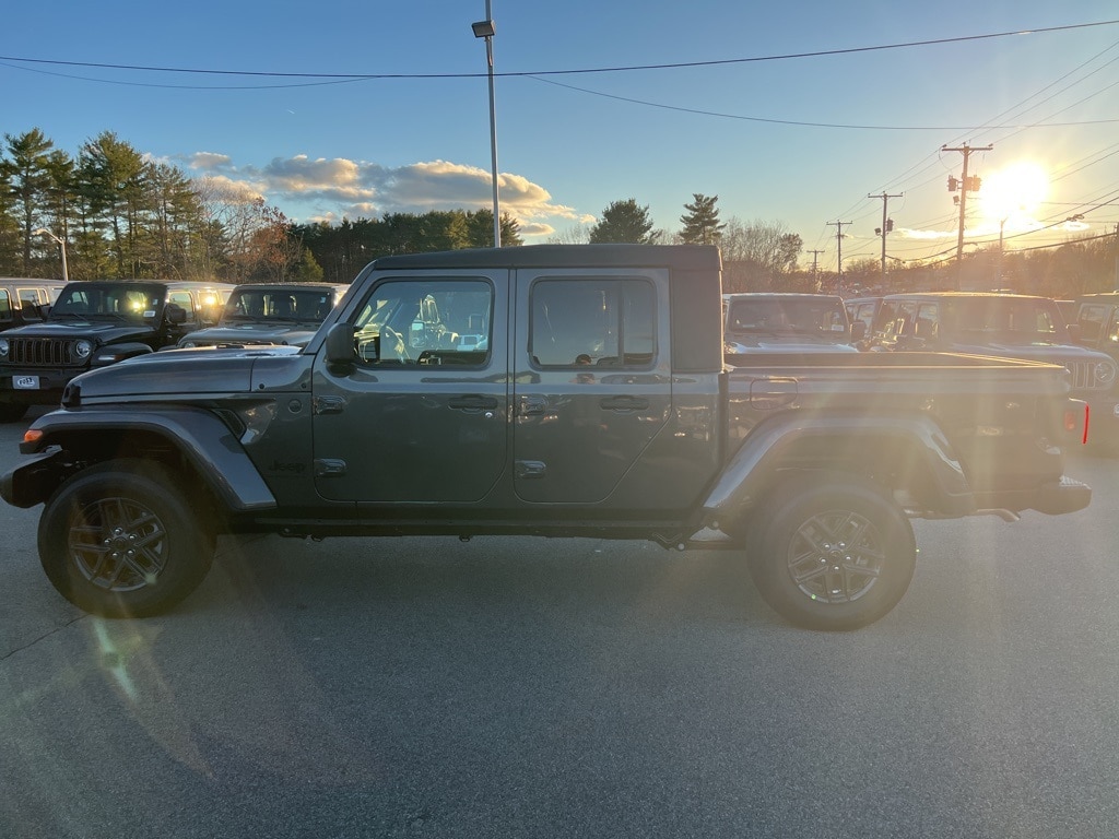 New 2026 Jeep Gladiator SPORT S 4X4 Pickup