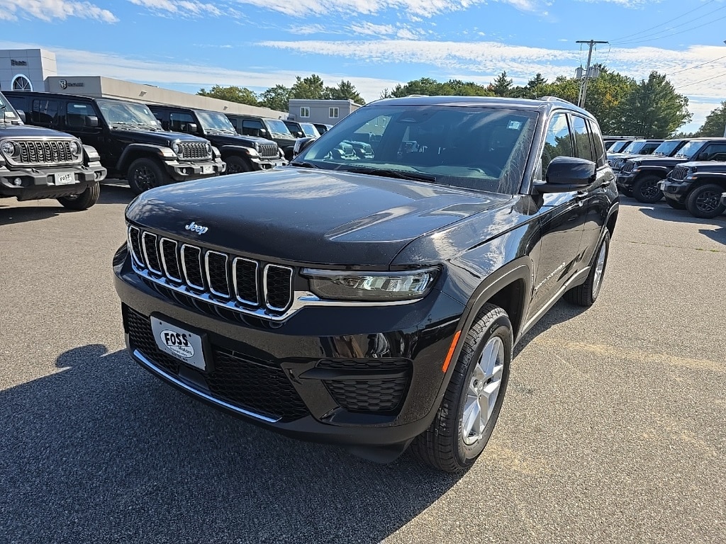 New 2025 Jeep Grand Cherokee LAREDO X 4X4 Sport Utility