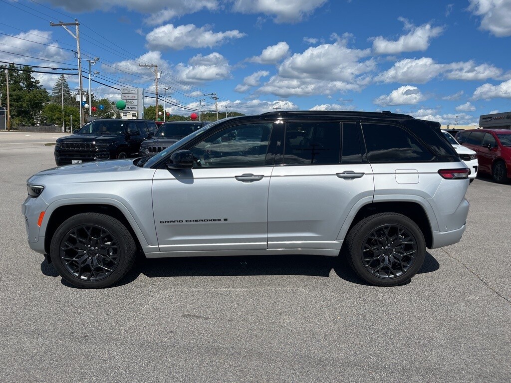 2025 Jeep Grand Cherokee Summit photo 4