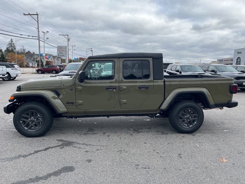 New 2026 Jeep Gladiator SPORT S 4X4 Pickup
