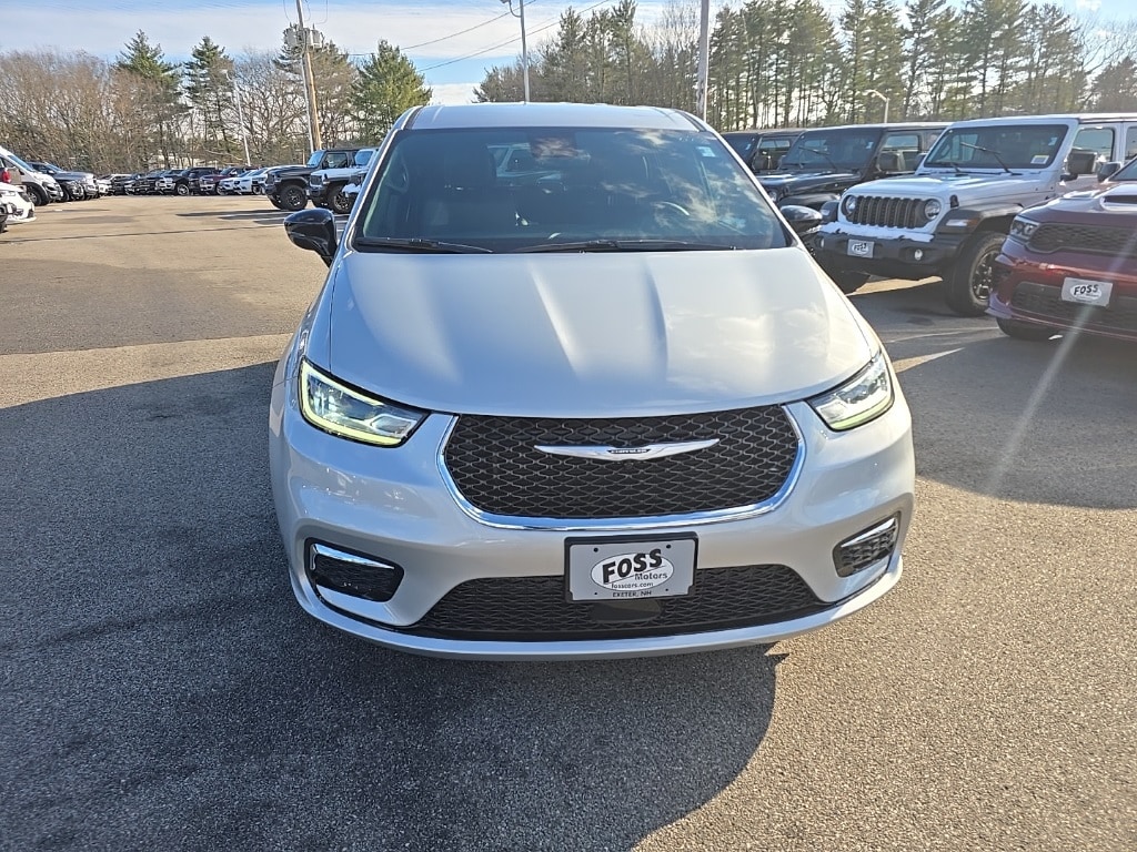 New 2026 Chrysler Pacifica SELECT Passenger Van
