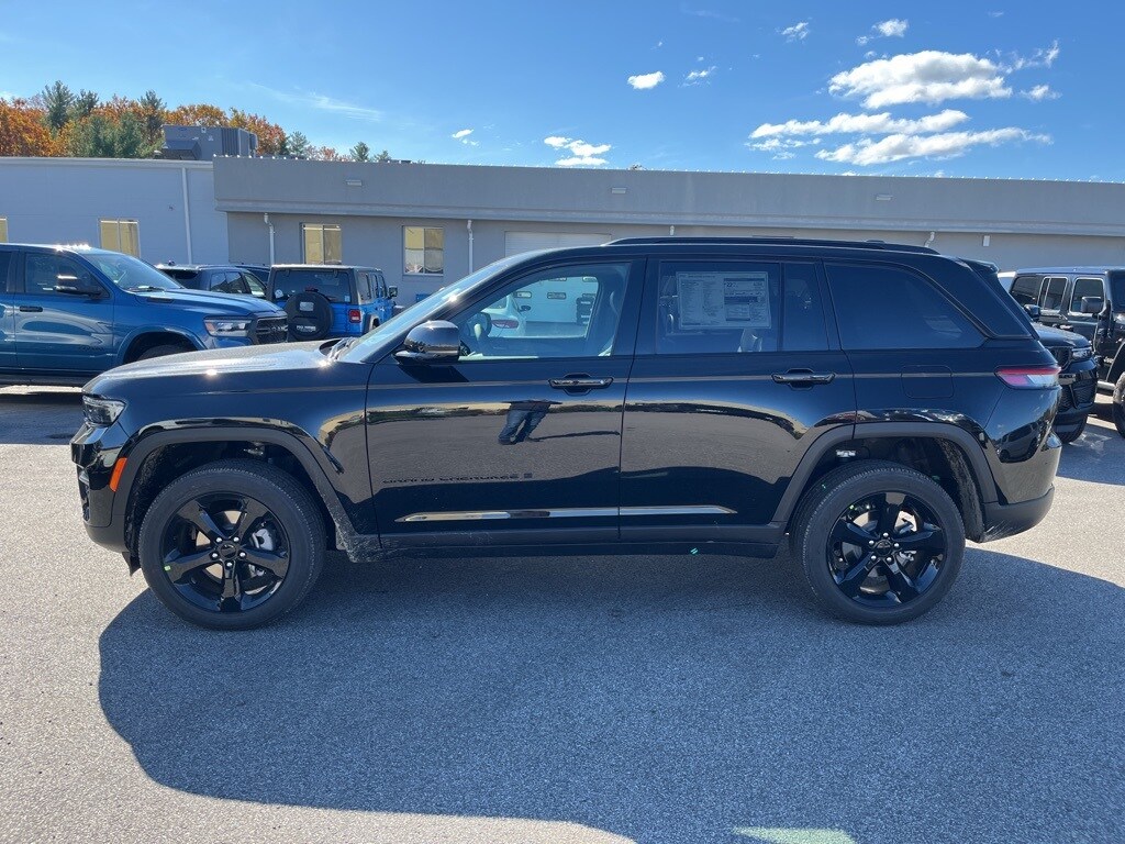 2025 Jeep Grand Cherokee Altitude photo 4