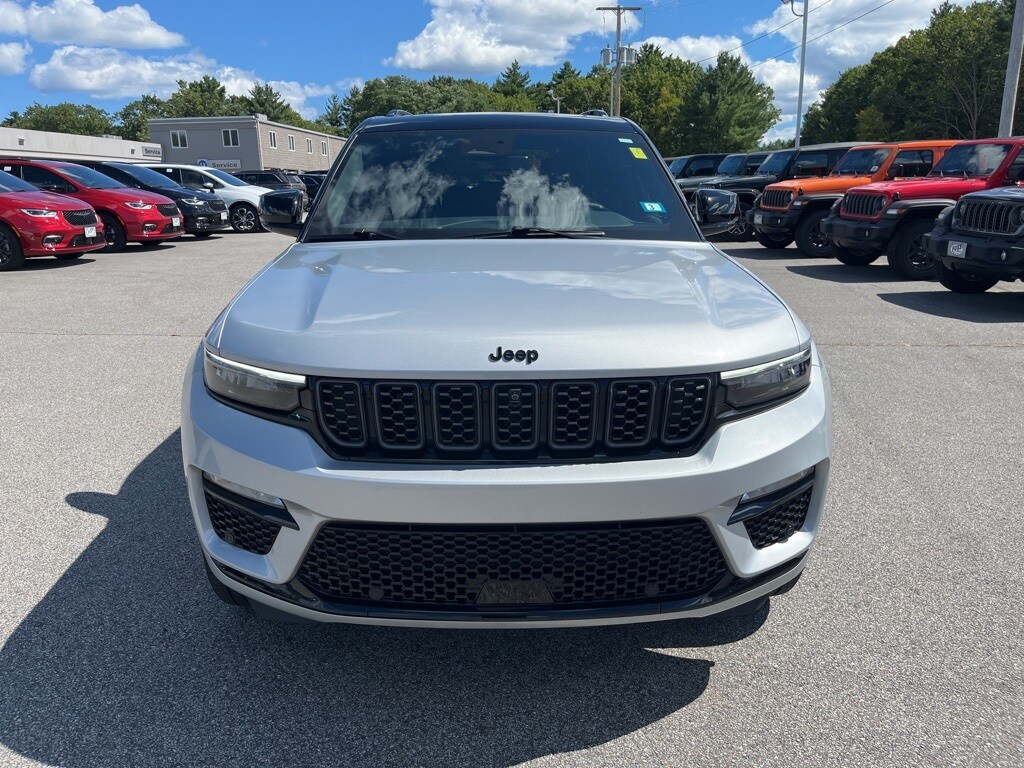 2025 Jeep Grand Cherokee Summit photo 2