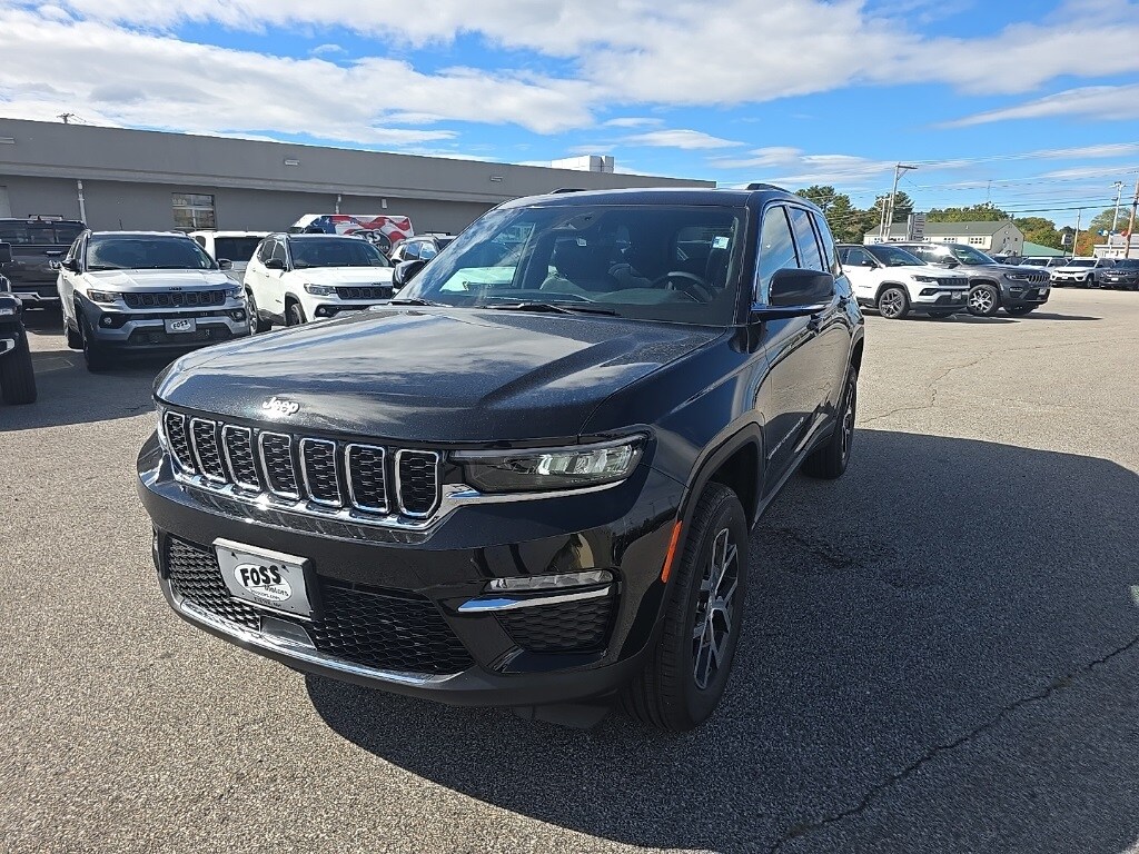 2025 Jeep Grand Cherokee Limited photo 3