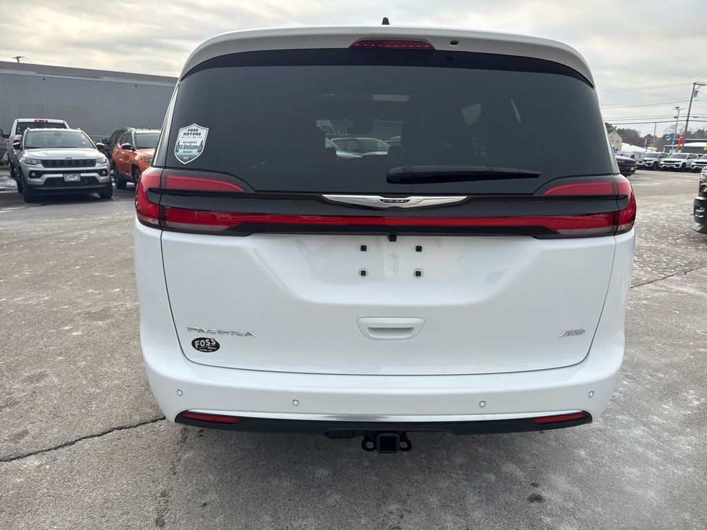 New 2026 Chrysler Pacifica PINNACLE AWD Passenger Van