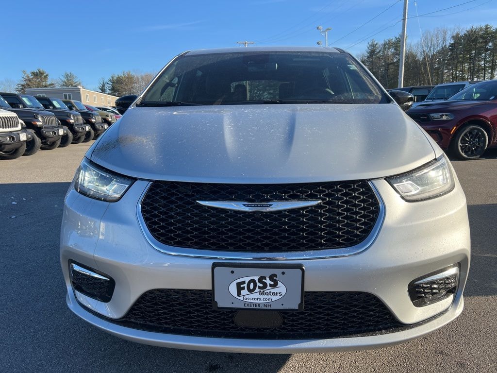 New 2026 Chrysler Pacifica SELECT Passenger Van