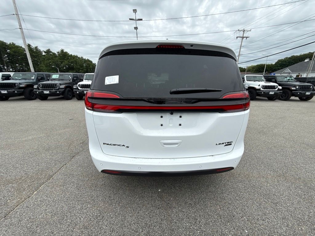 New 2027 Chrysler Pacifica LIMITED AWD Passenger Van