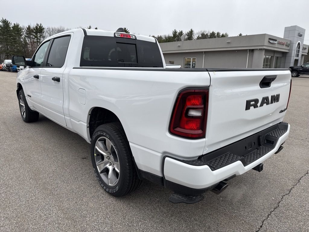 New 2026 Ram 1500 EXPRESS CREW CAB 4X4 6'4 BOX Pickup