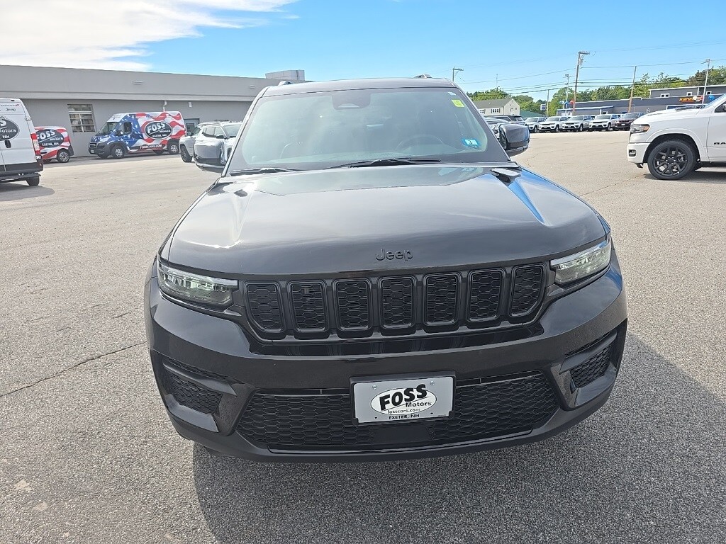2025 Jeep Grand Cherokee Altitude X photo 2