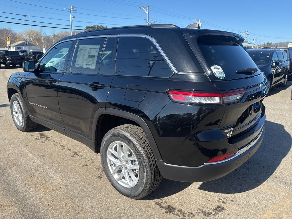 New 2026 Jeep Grand Cherokee LAREDO X 4X4 Sport Utility