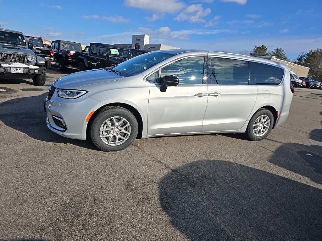 New 2026 Chrysler Pacifica SELECT Passenger Van