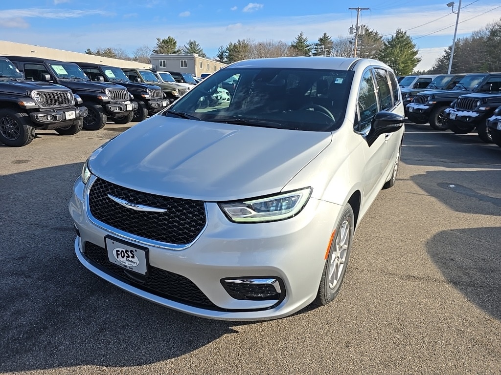 New 2026 Chrysler Pacifica SELECT Passenger Van