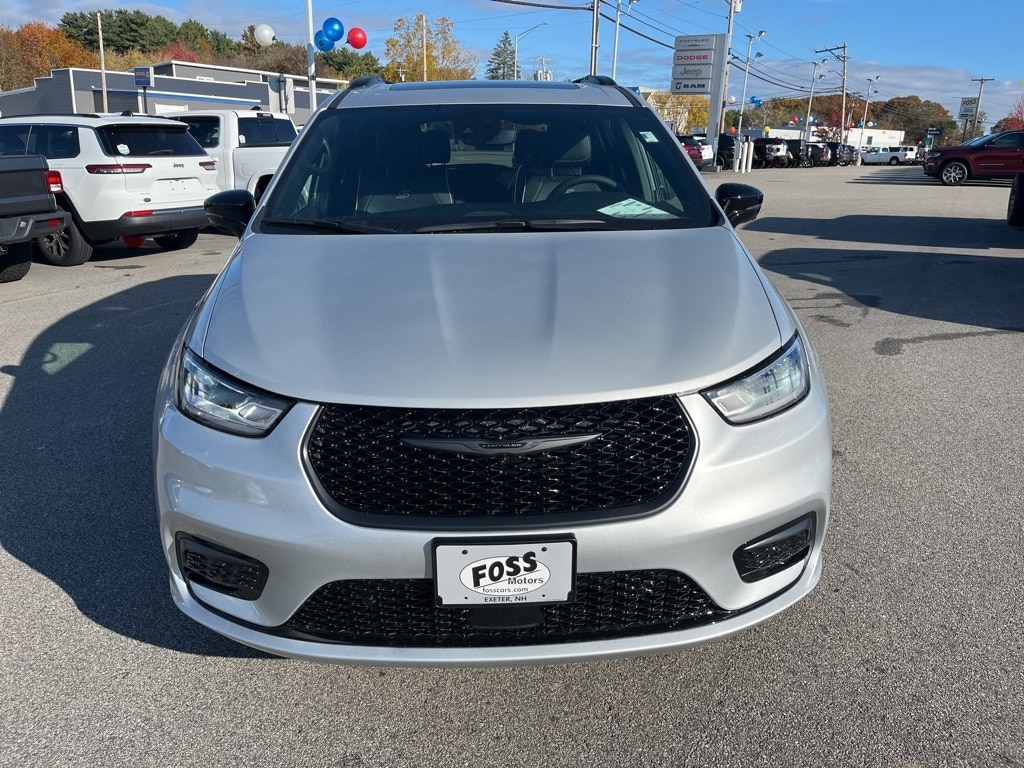 New 2026 Chrysler Pacifica LIMITED AWD Passenger Van