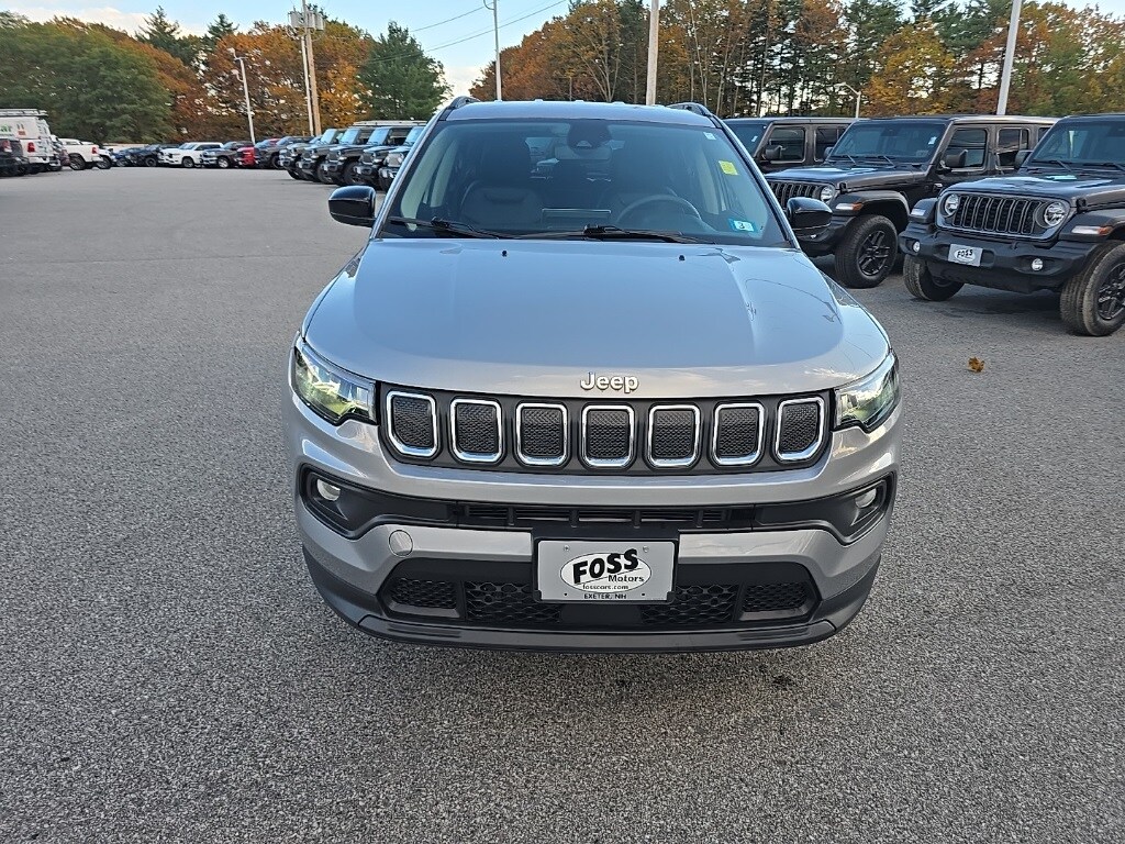 2022 Jeep Compass Latitude photo 2