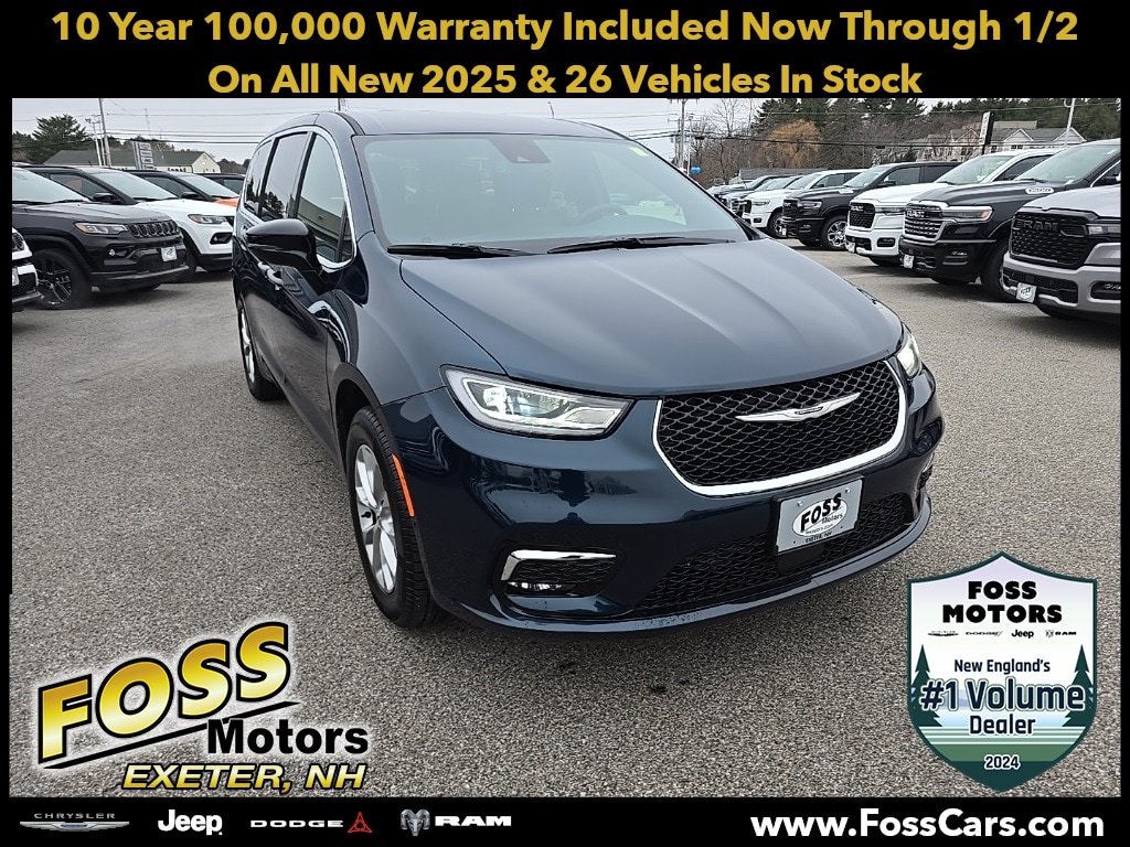 2025 Chrysler Pacifica Select's photo