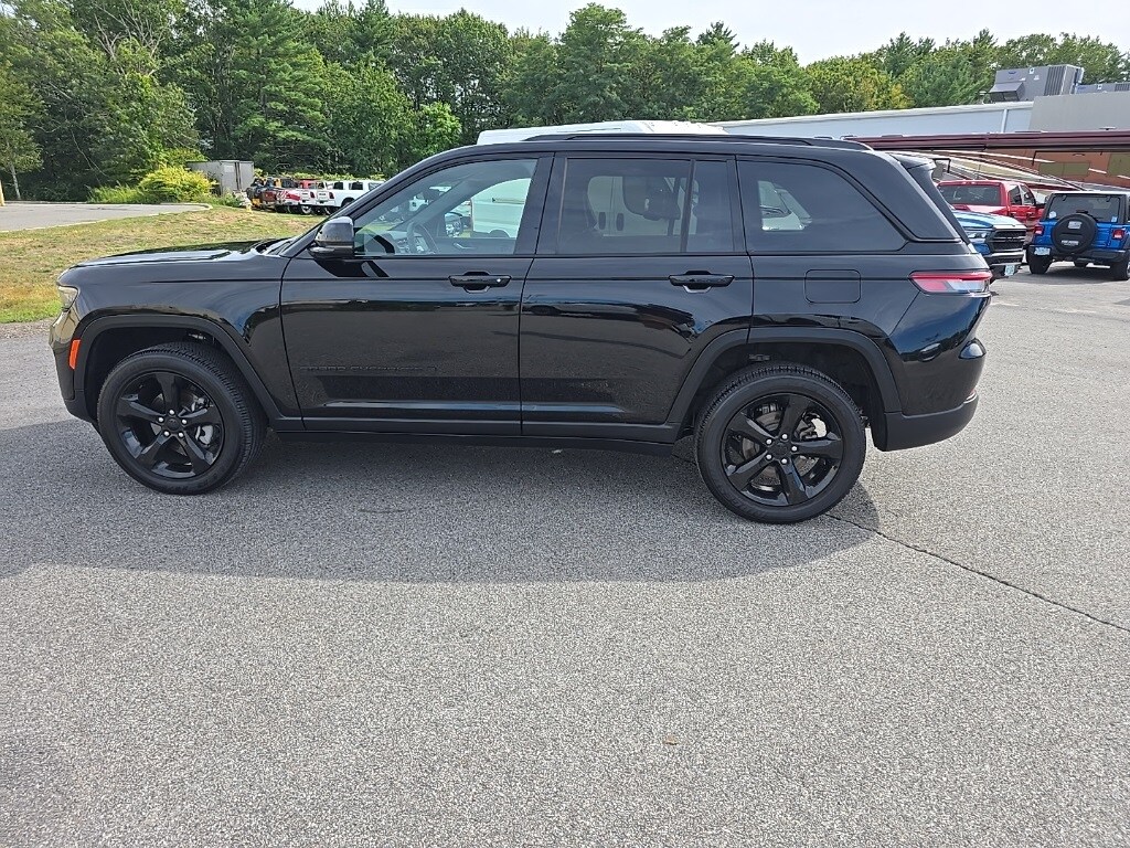 2025 Jeep Grand Cherokee Altitude X photo 4