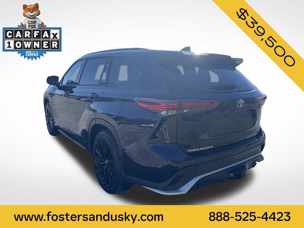 2023 Toyota Highlander L photo 3