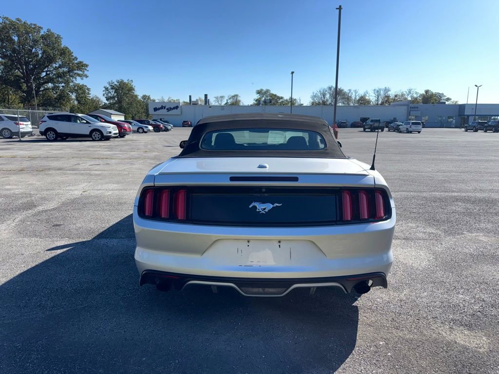 2017 Ford Mustang EcoBoost Premium photo 4