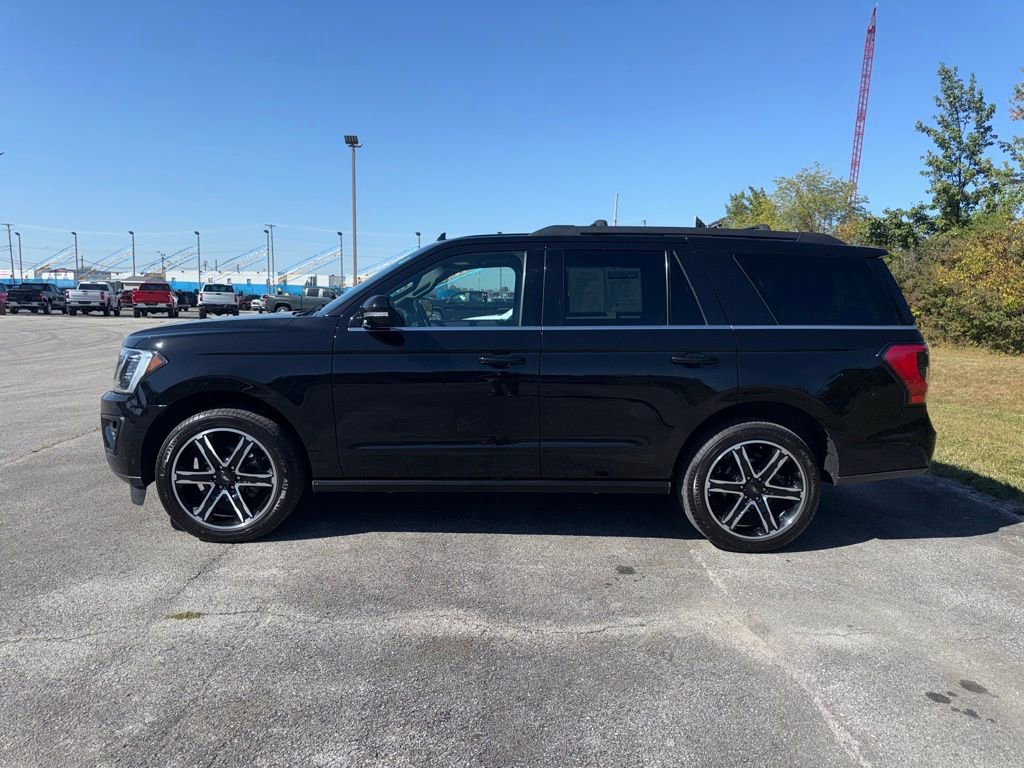 2021 Ford Expedition Limited photo 2