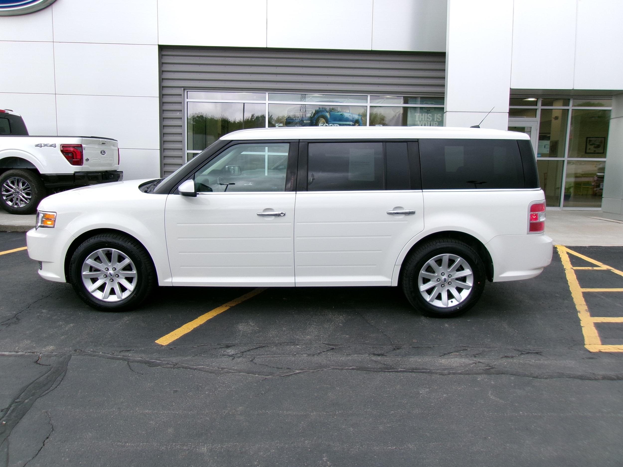 Used 2011 Ford Flex SEL with VIN 2FMHK6CC9BBD10215 for sale in Kansas City
