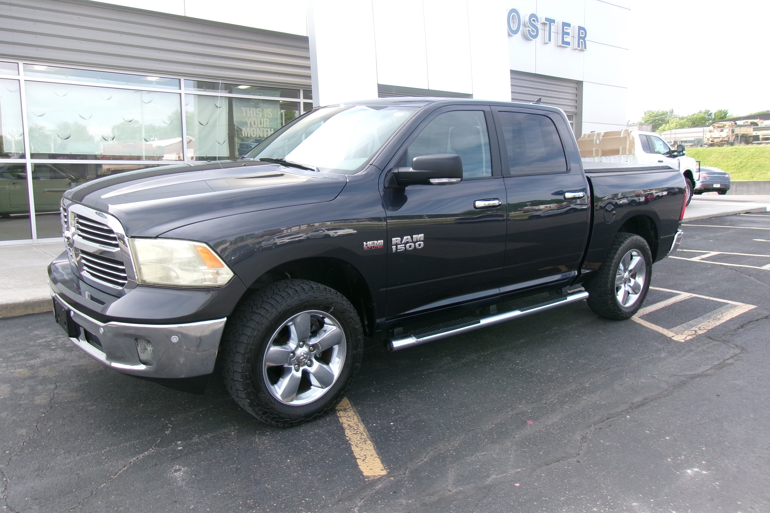 2016 RAM 1500 Big Horn 4x4 Crew Cab 5'7's photo