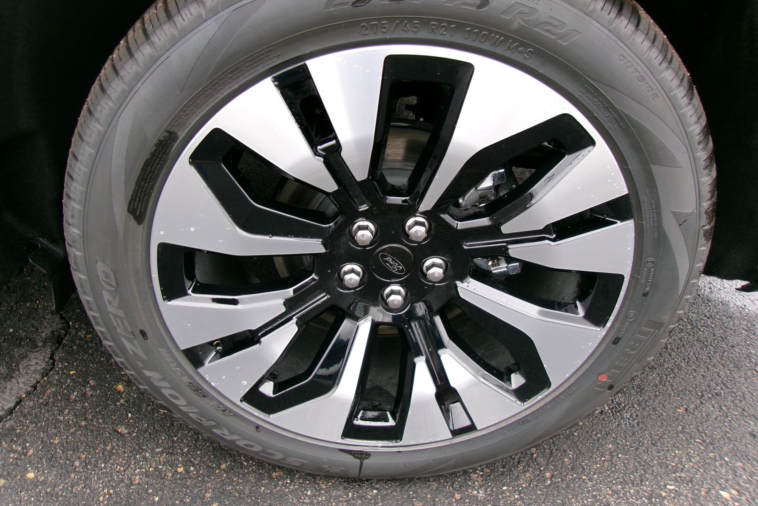 2026 Ford Explorer Platinum photo 2