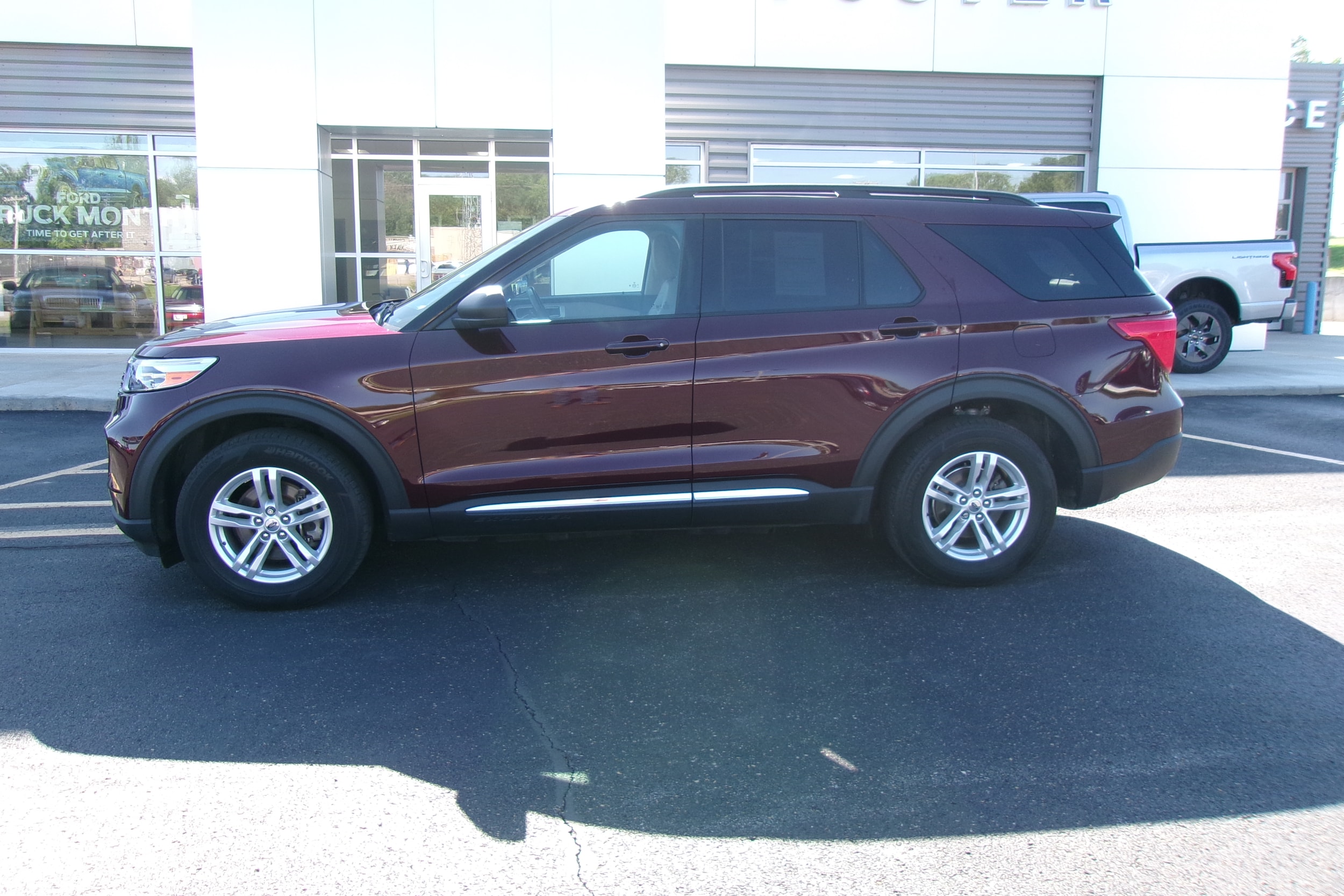 Used 2022 Ford Explorer XLT with VIN 1FMSK8DHXNGA60282 for sale in Kansas City