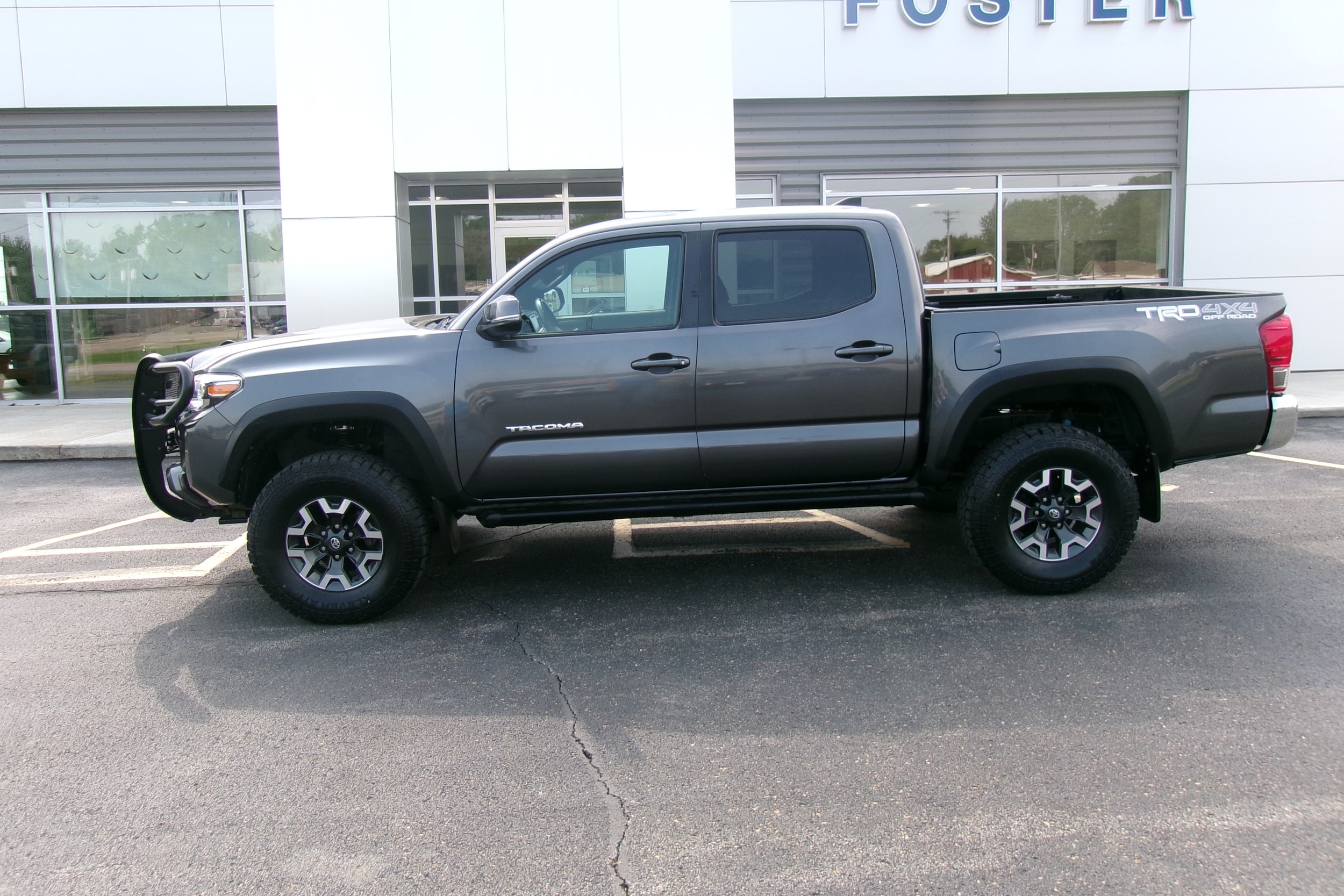Used 2017 Toyota Tacoma TRD Off Road with VIN 3TMCZ5AN0HM114339 for sale in Kansas City