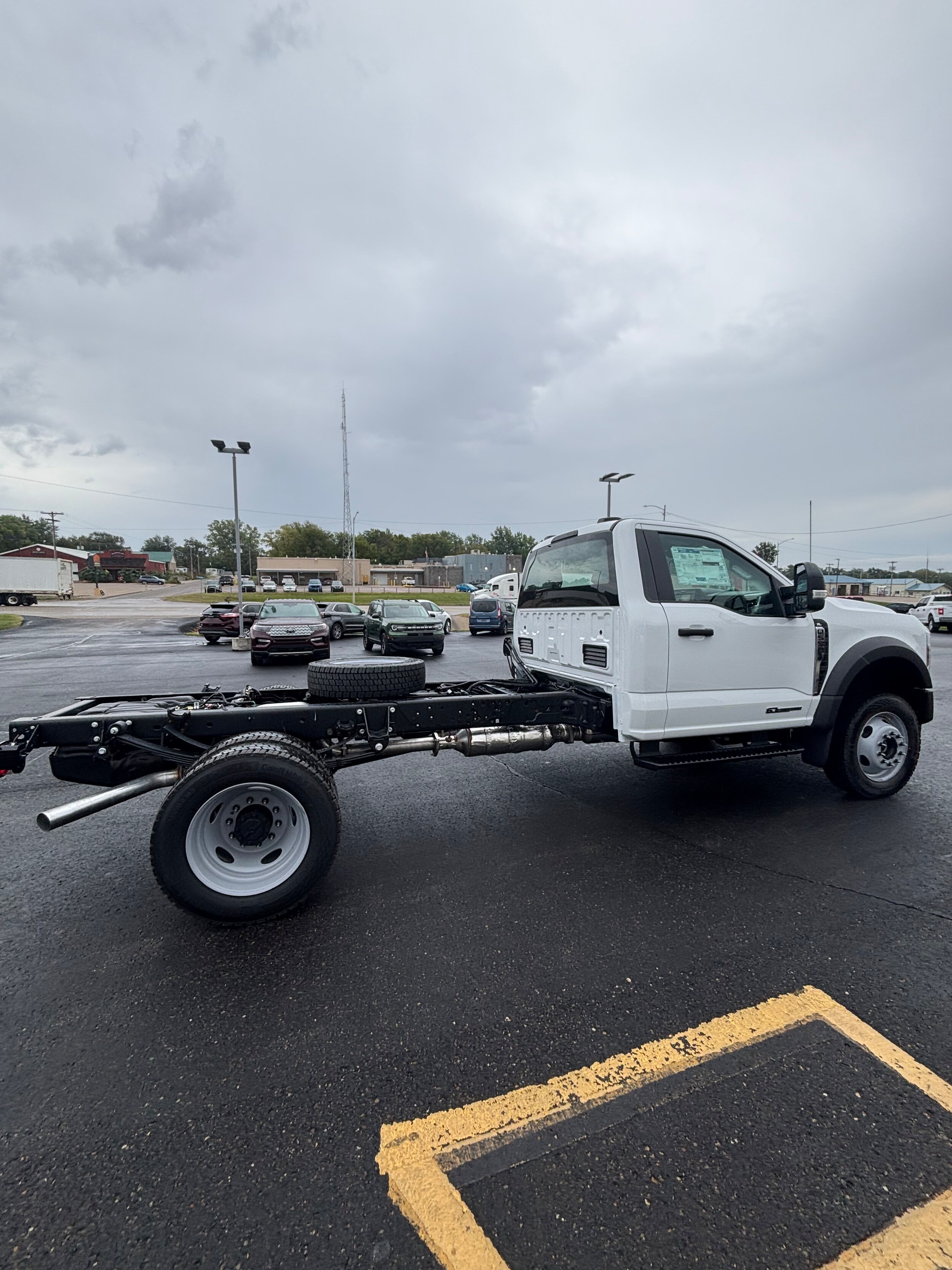 2026 Ford F-550 photo 2