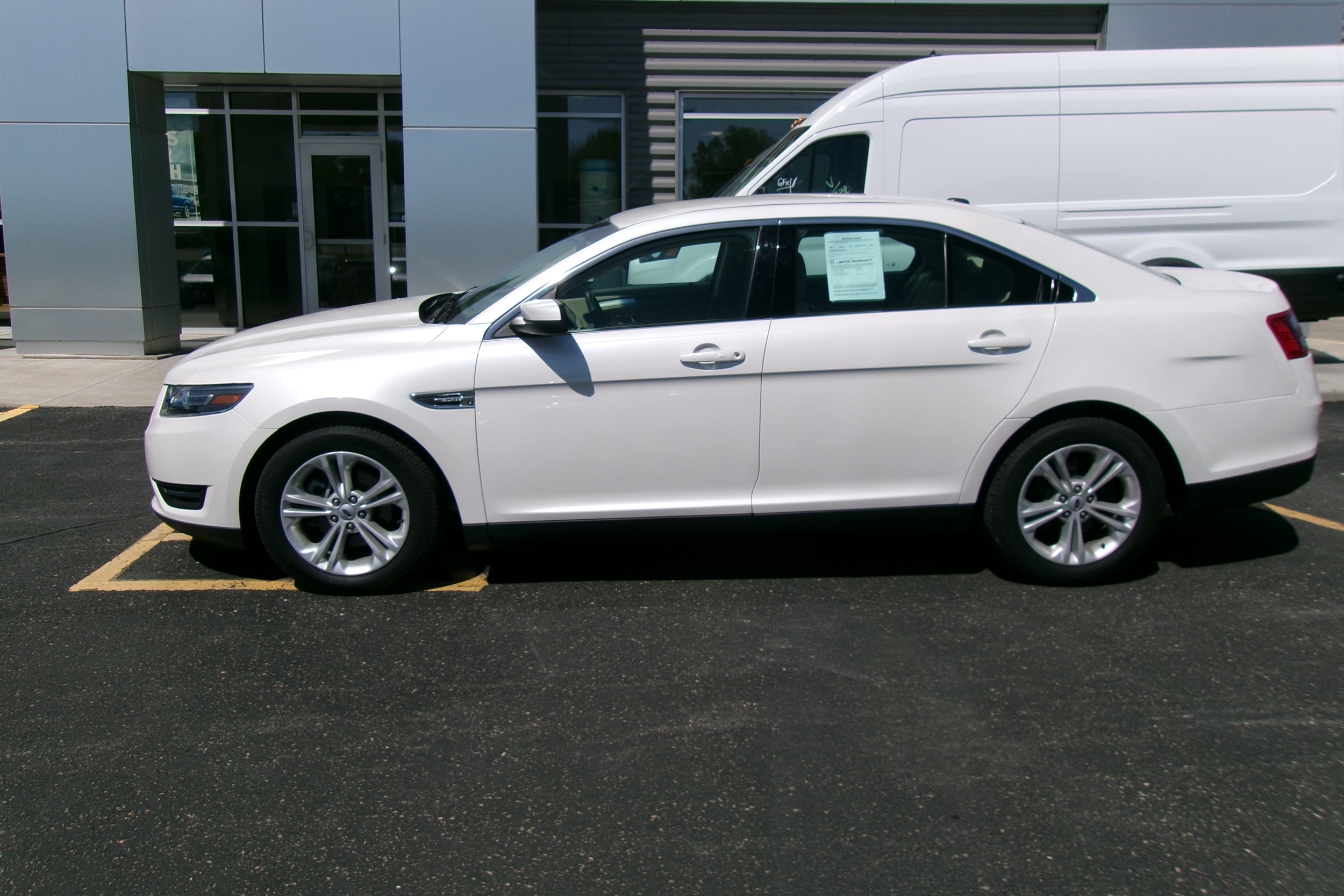 Used 2018 Ford Taurus SEL with VIN 1FAHP2E89JG112044 for sale in Kansas City