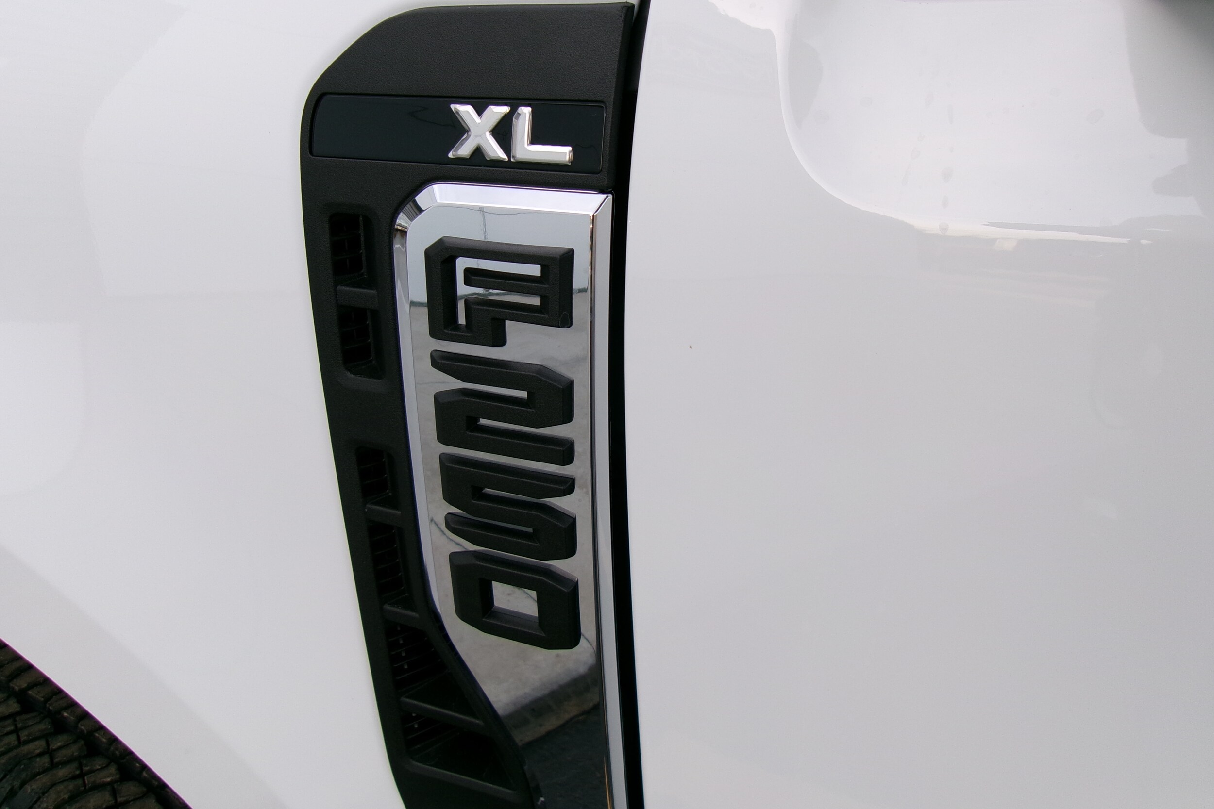 2025 Ford F-250 photo 3