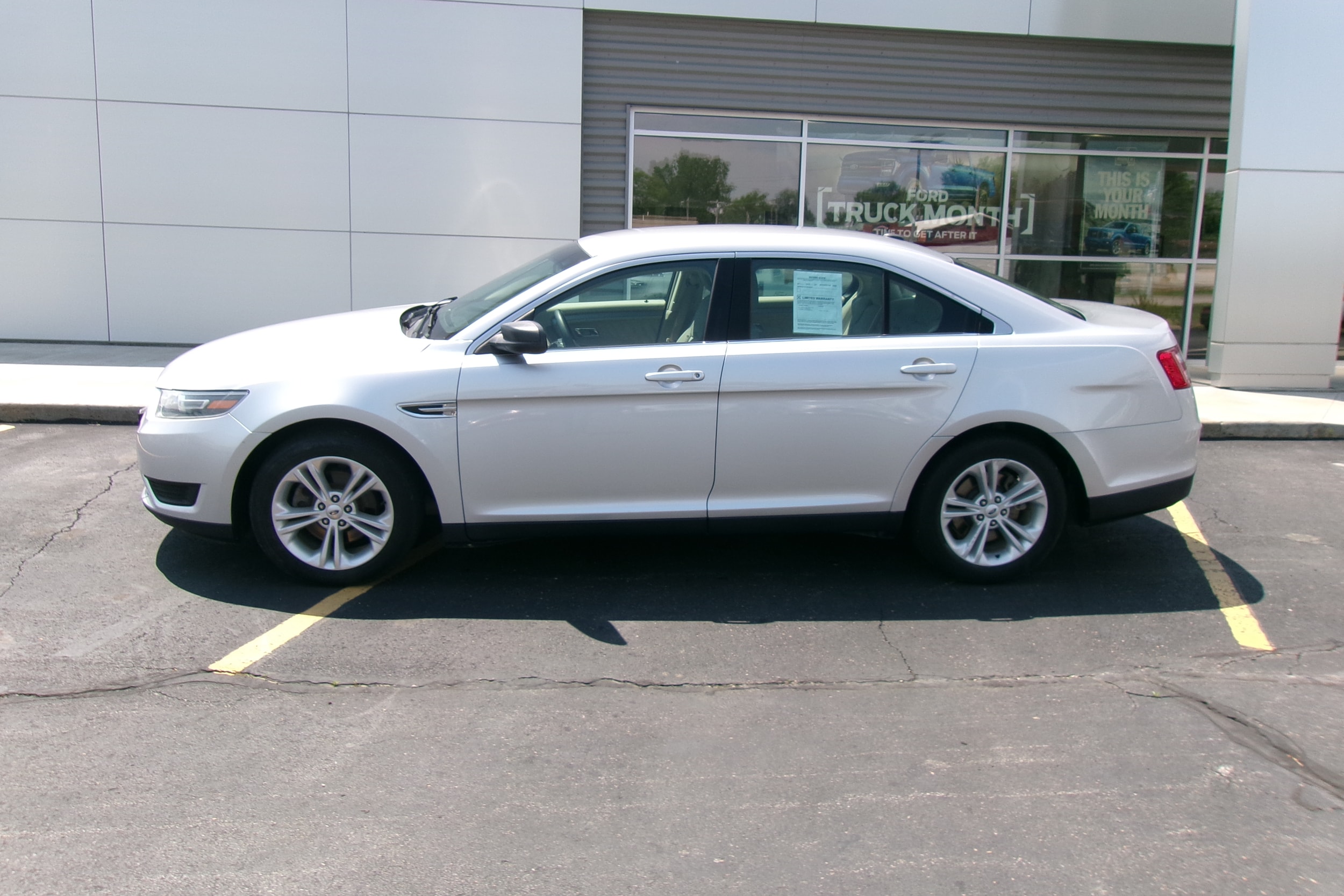 Used 2015 Ford Taurus SE with VIN 1FAHP2D86FG173408 for sale in Kansas City