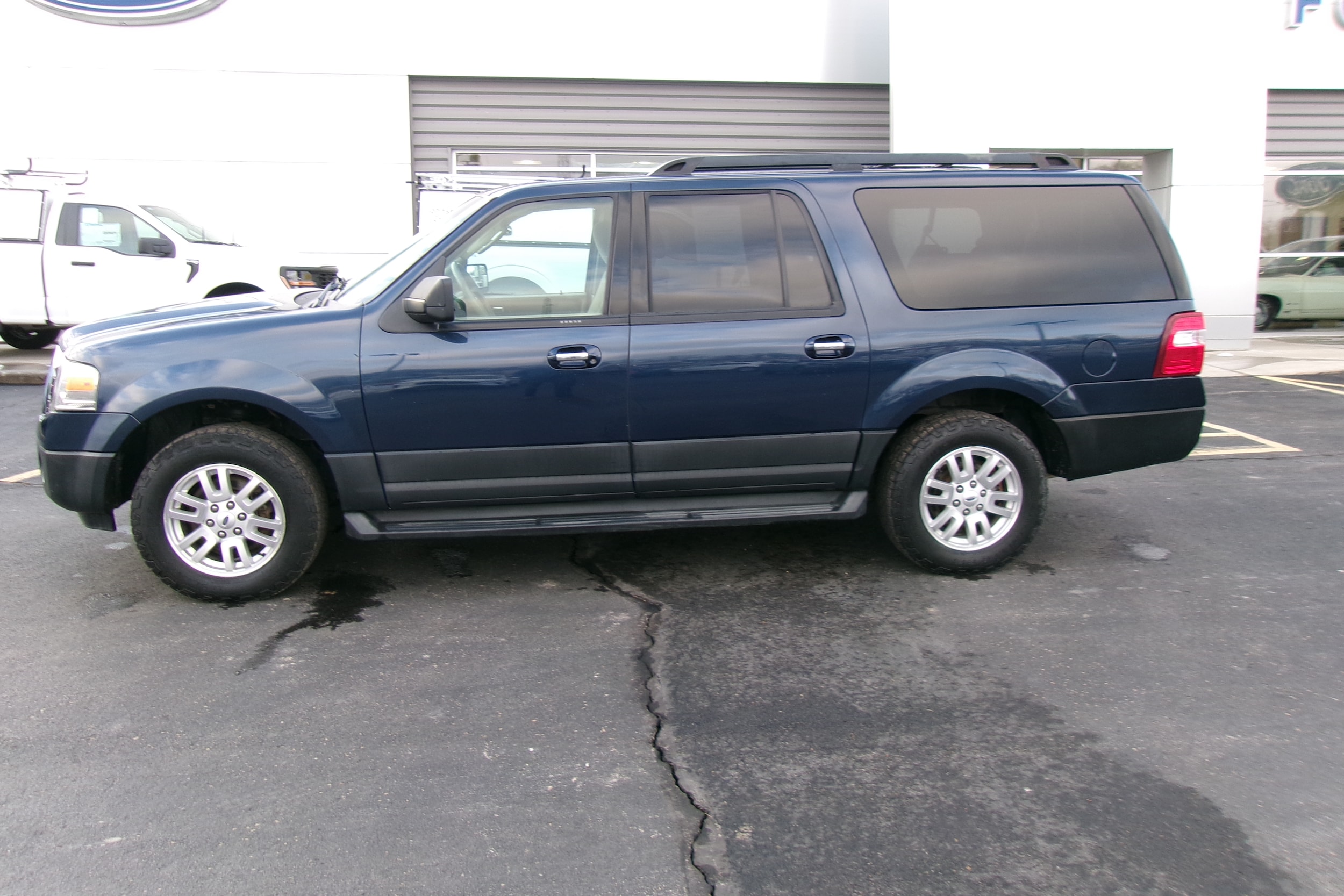 Used 2014 Ford Expedition XL with VIN 1FMJK1G56EEF52565 for sale in Kansas City