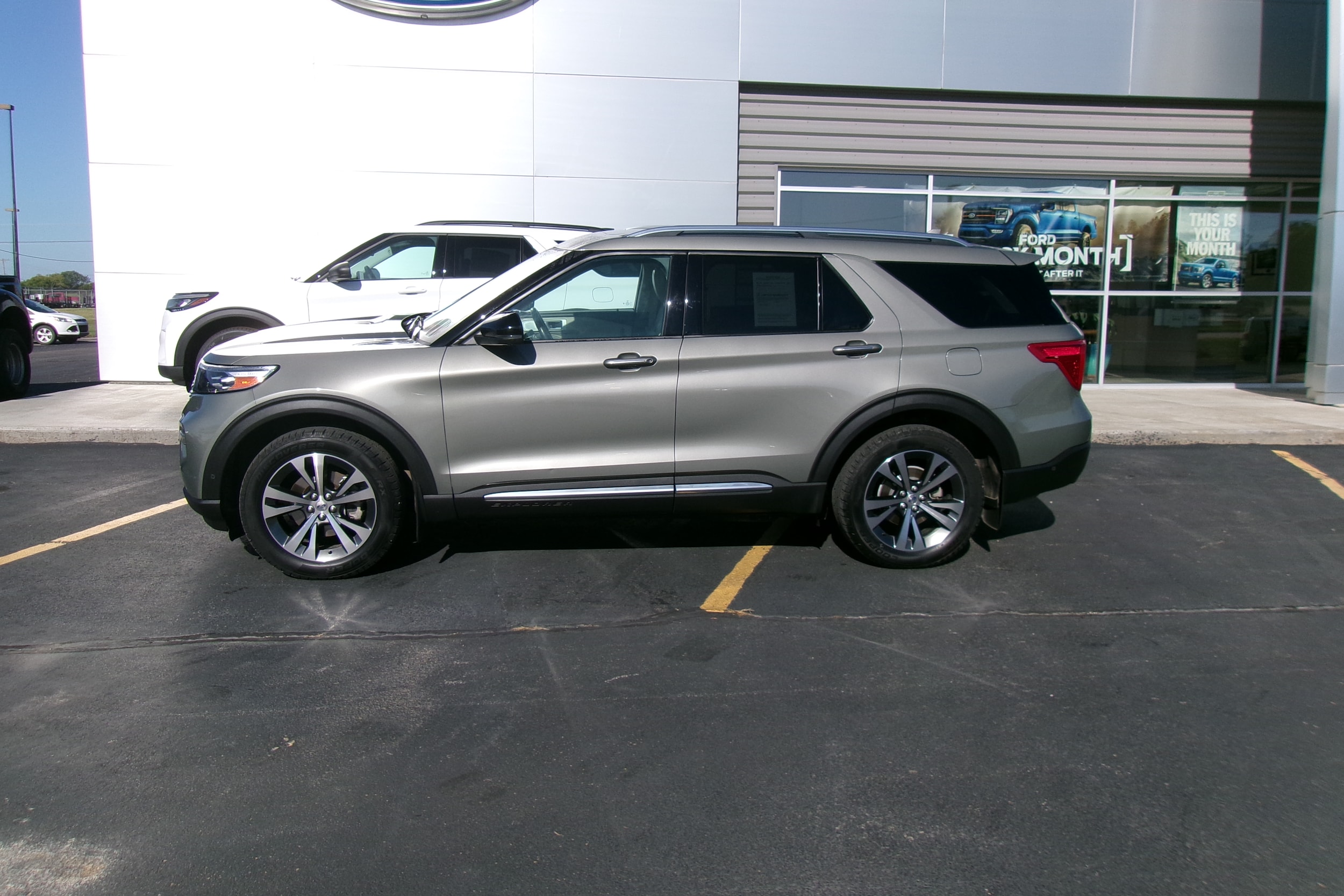 Used 2020 Ford Explorer Platinum with VIN 1FM5K8HC3LGA27634 for sale in Holton, KS