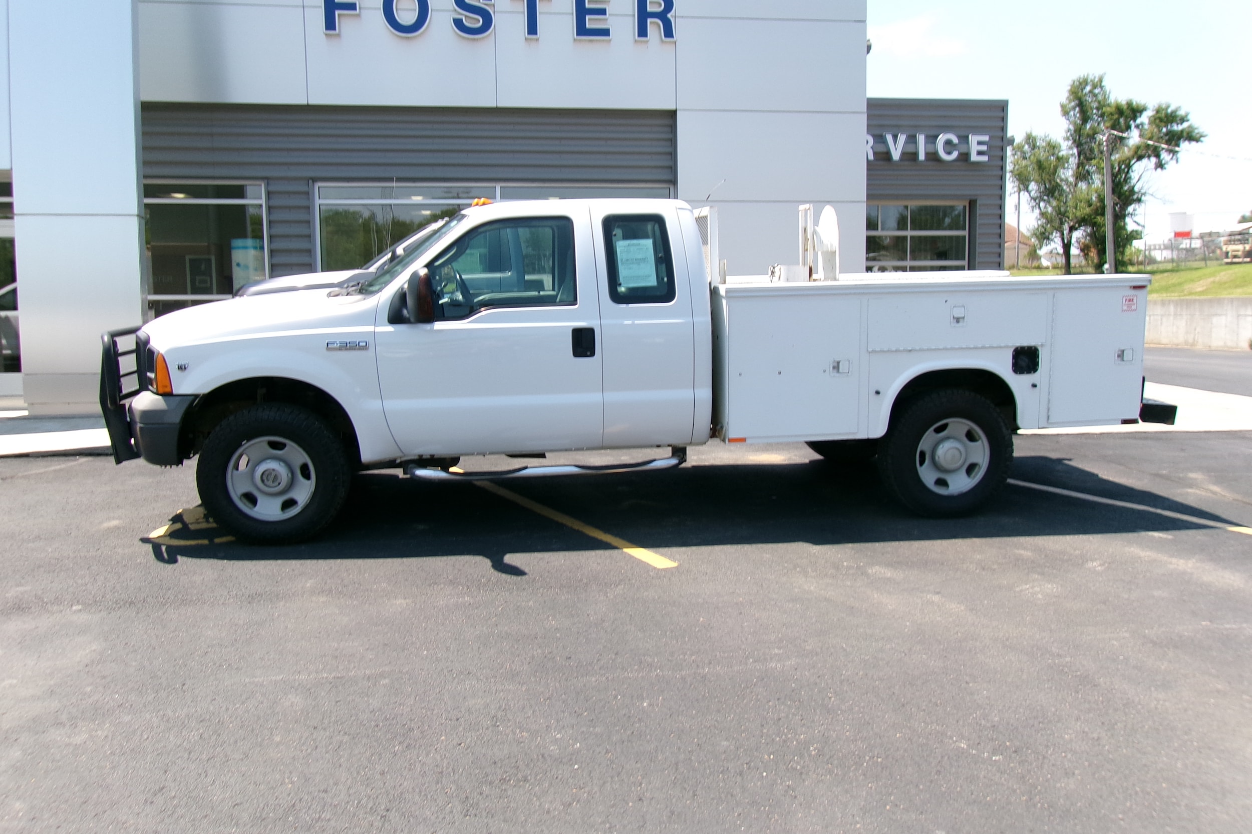 Used 2005 Ford F-350 Super Duty Chassis Cab XL with VIN 1FDSX35Y35EC14314 for sale in Kansas City