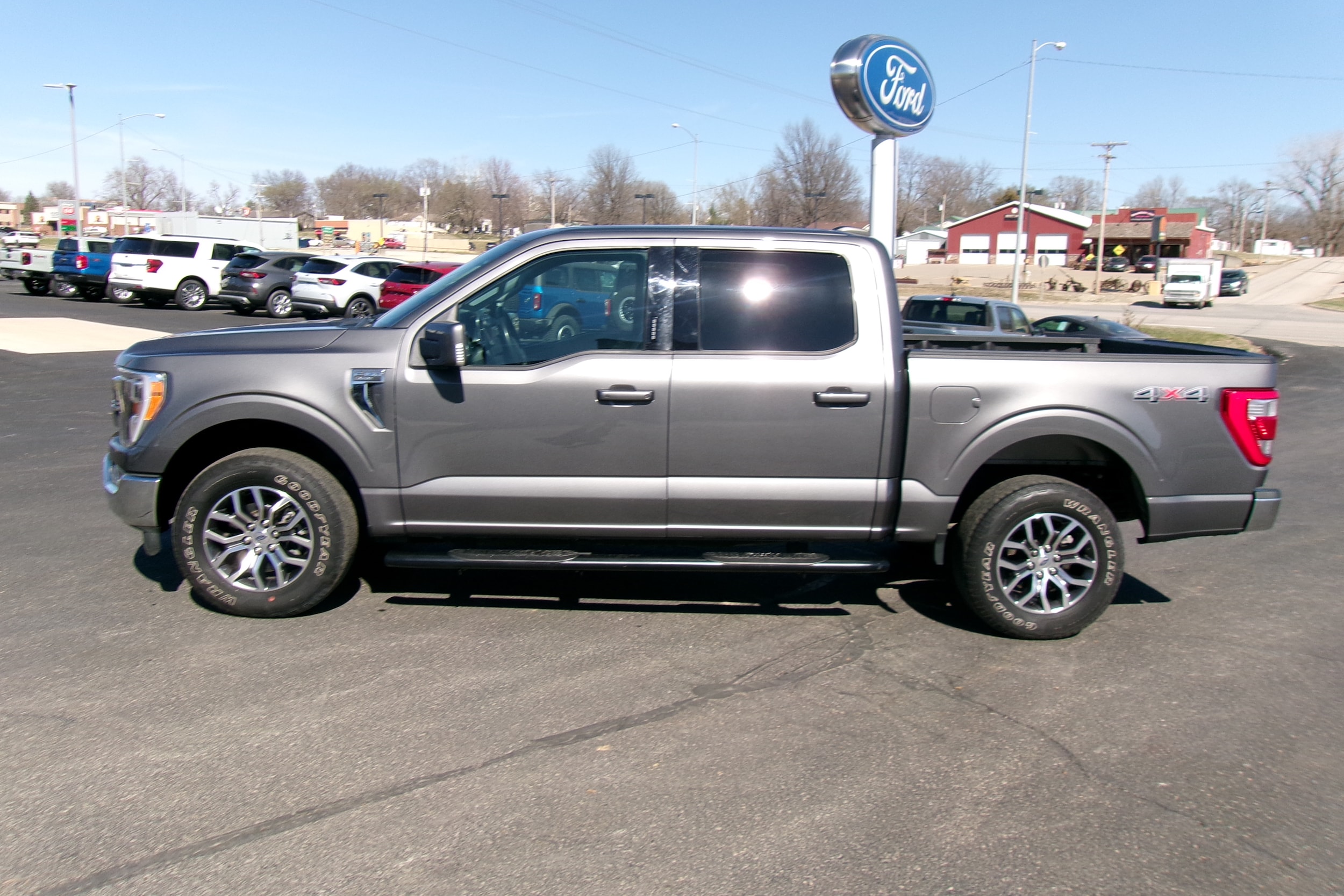 Used 2021 Ford F-150 Lariat with VIN 1FTEW1EP1MKE88790 for sale in Kansas City