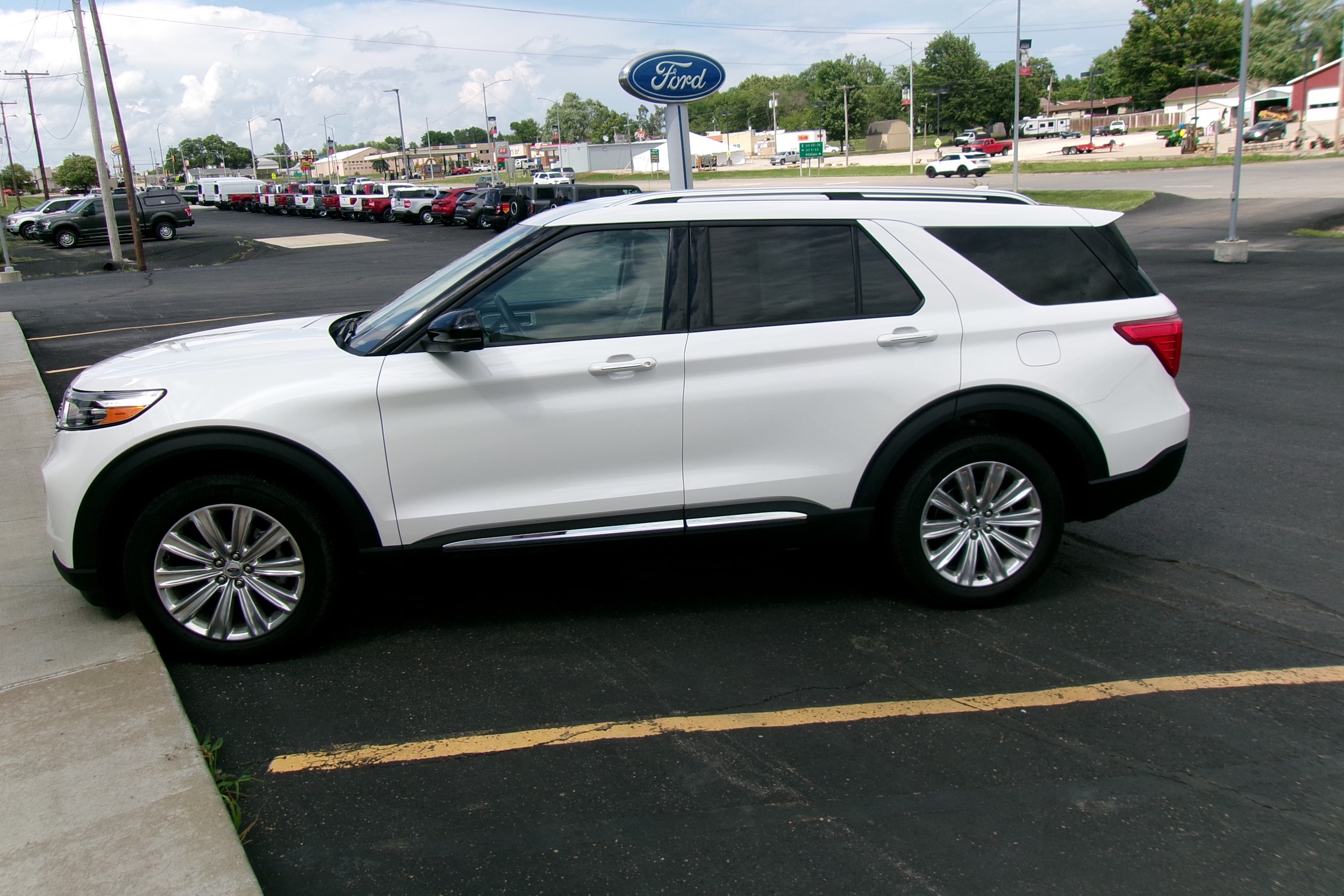 Used 2022 Ford Explorer Limited with VIN 1FMSK8FH0NGB00091 for sale in Kansas City