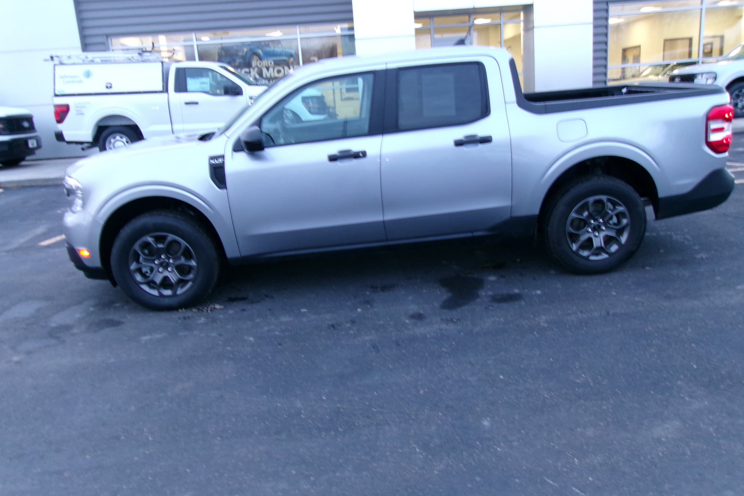 Used 2024 Ford Maverick XLT with VIN 3FTTW8J99RRB40343 for sale in Kansas City