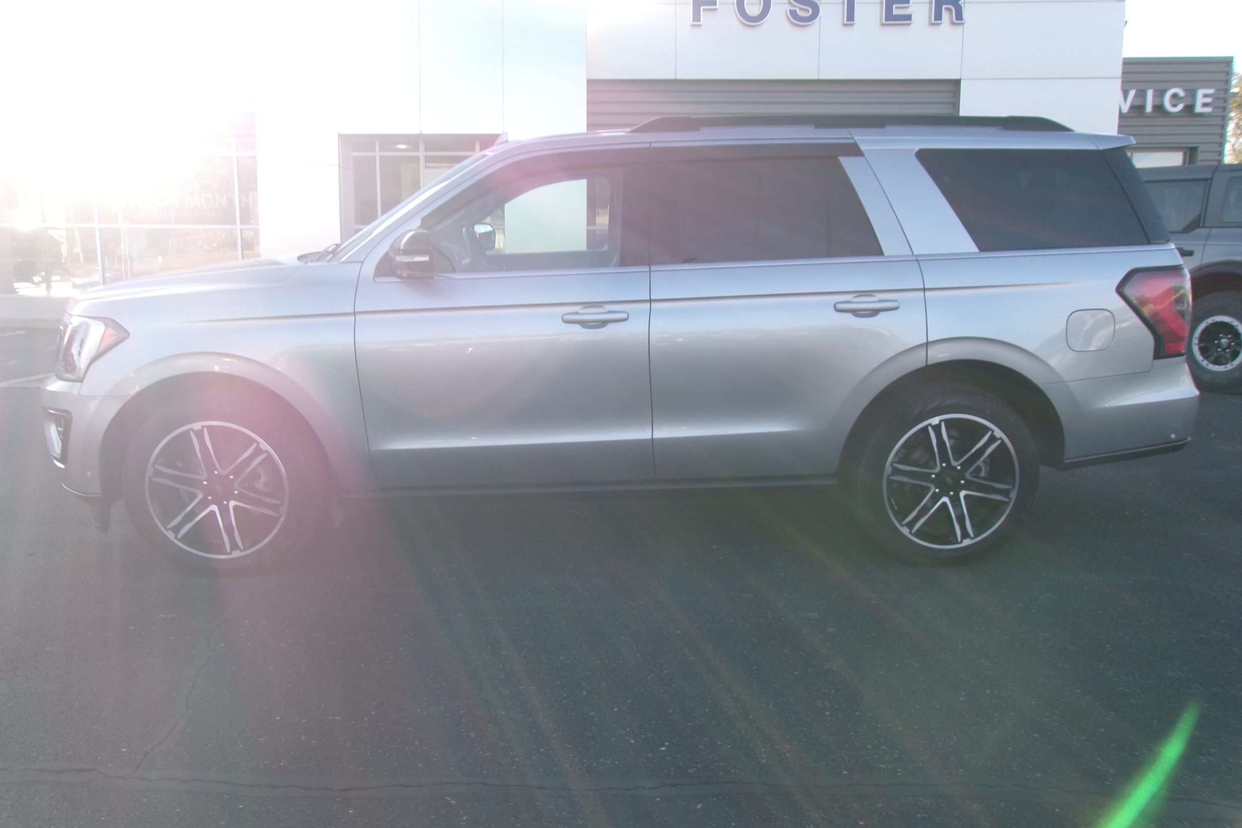 Used 2021 Ford Expedition Limited with VIN 1FMJU2AT6MEA23588 for sale in Kansas City