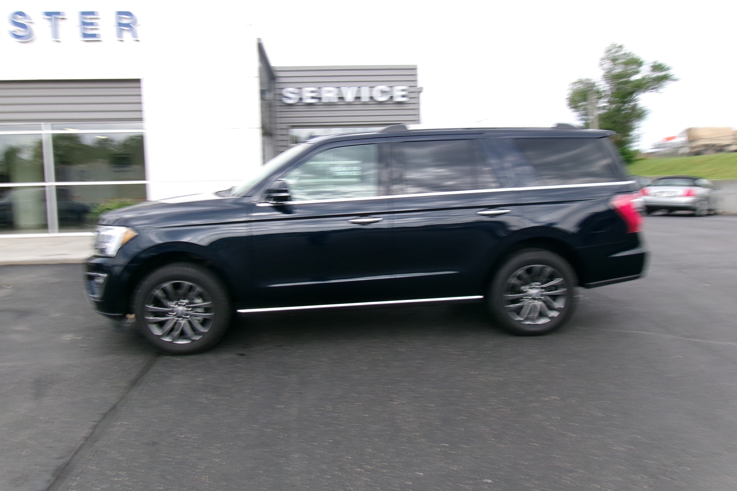 Used 2021 Ford Expedition Limited with VIN 1FMJU2AT9MEA44483 for sale in Kansas City