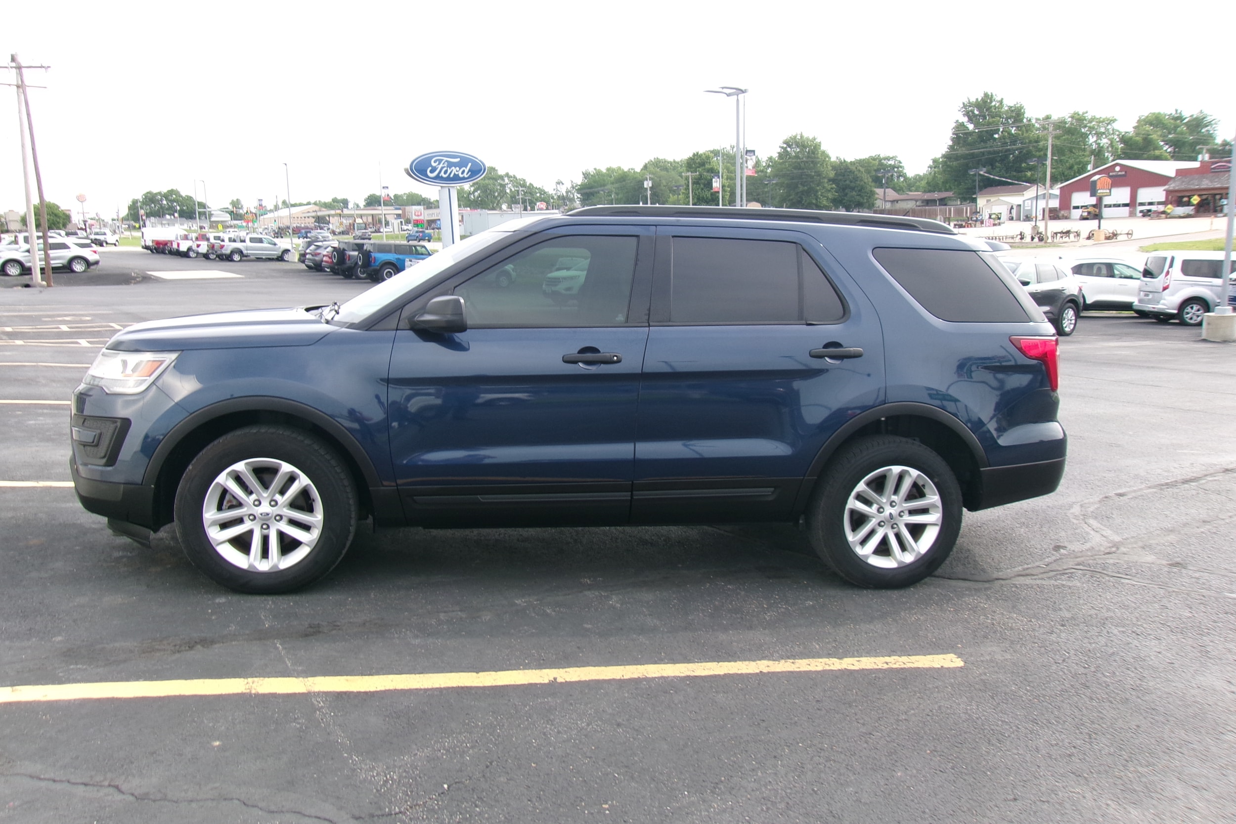 Used 2017 Ford Explorer Base with VIN 1FM5K8B82HGD24020 for sale in Kansas City