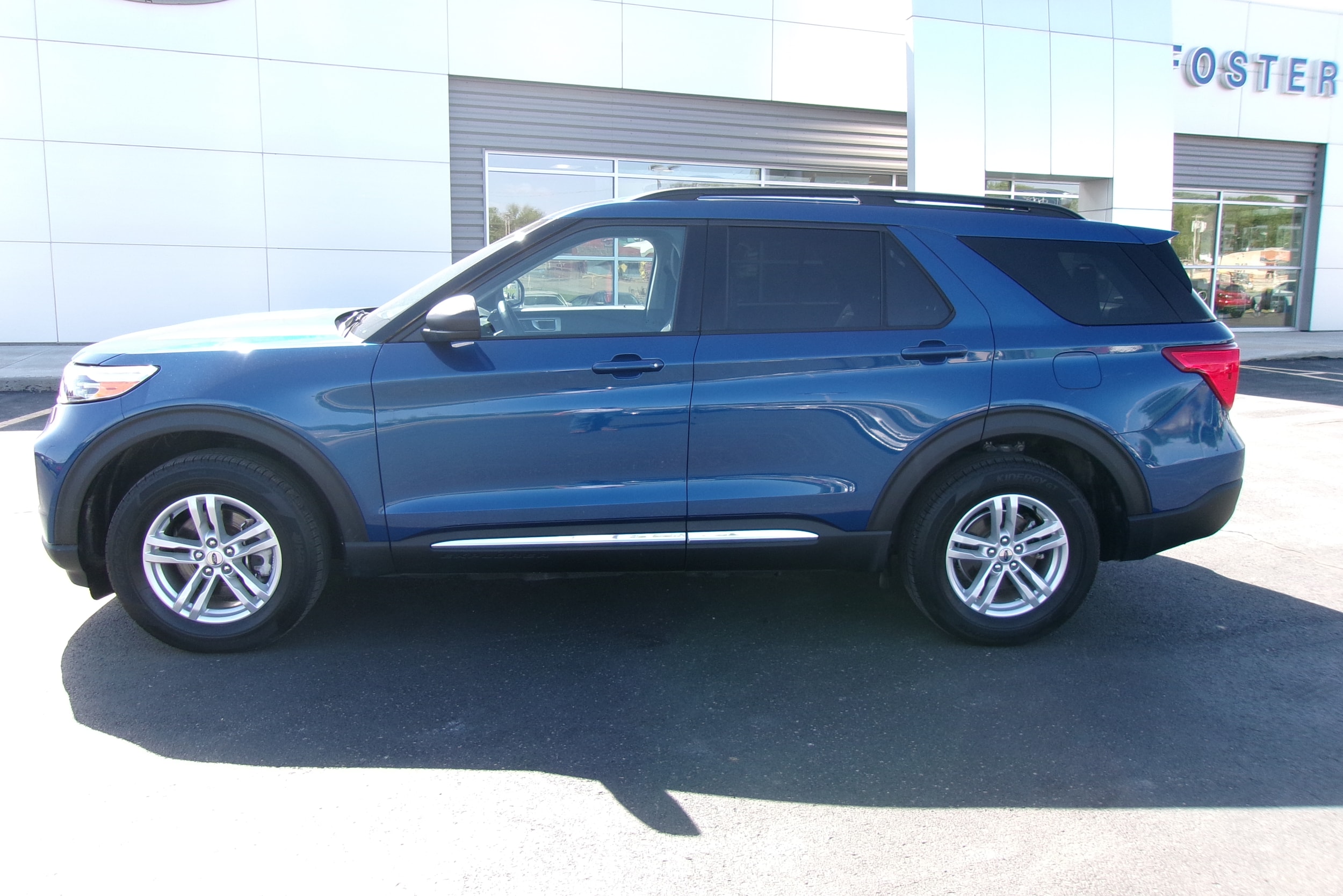 Used 2022 Ford Explorer XLT with VIN 1FMSK8DH7NGA45951 for sale in Kansas City