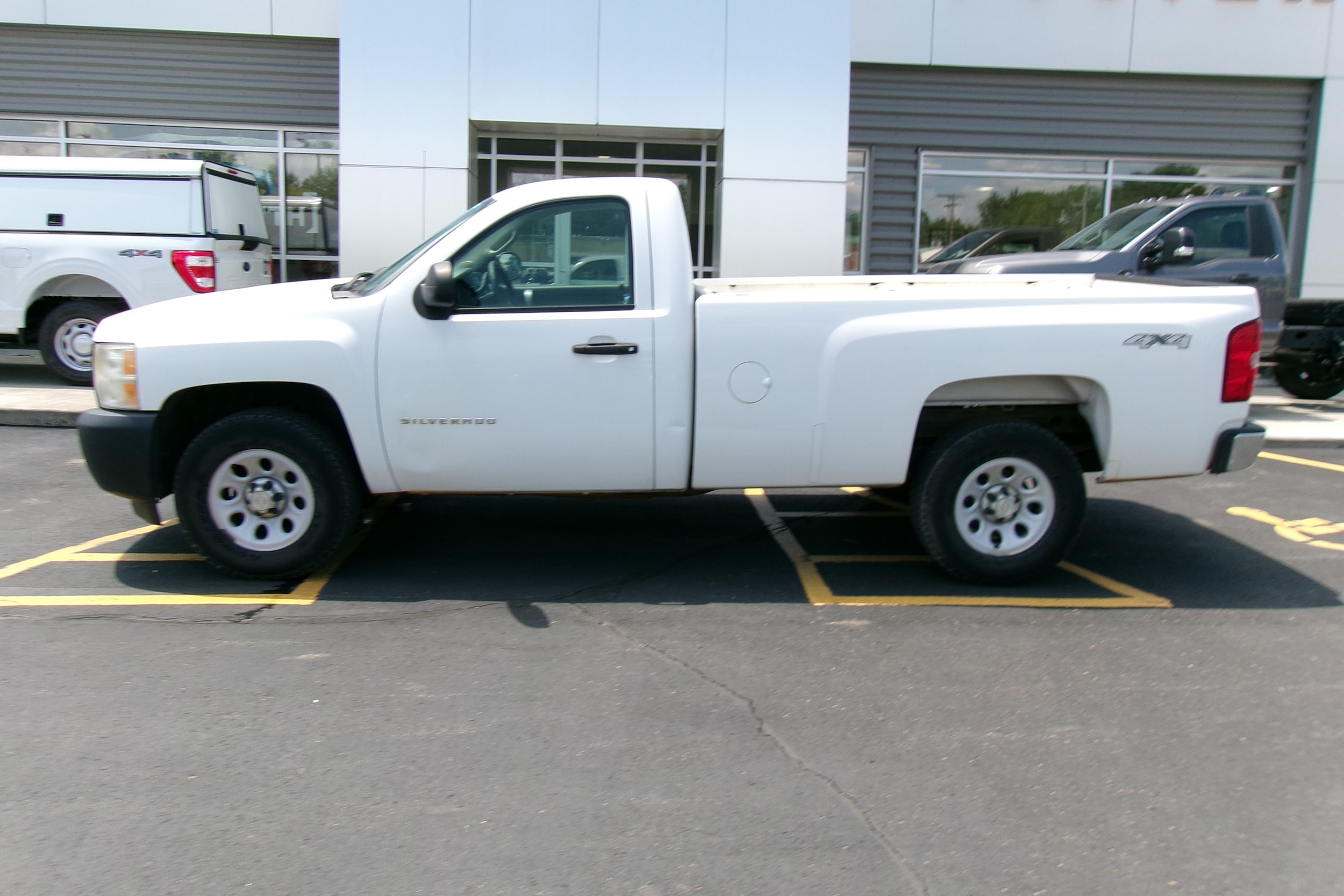 Used 2009 Chevrolet Silverado 1500 Work Truck with VIN 1GCEK14019Z284151 for sale in Kansas City